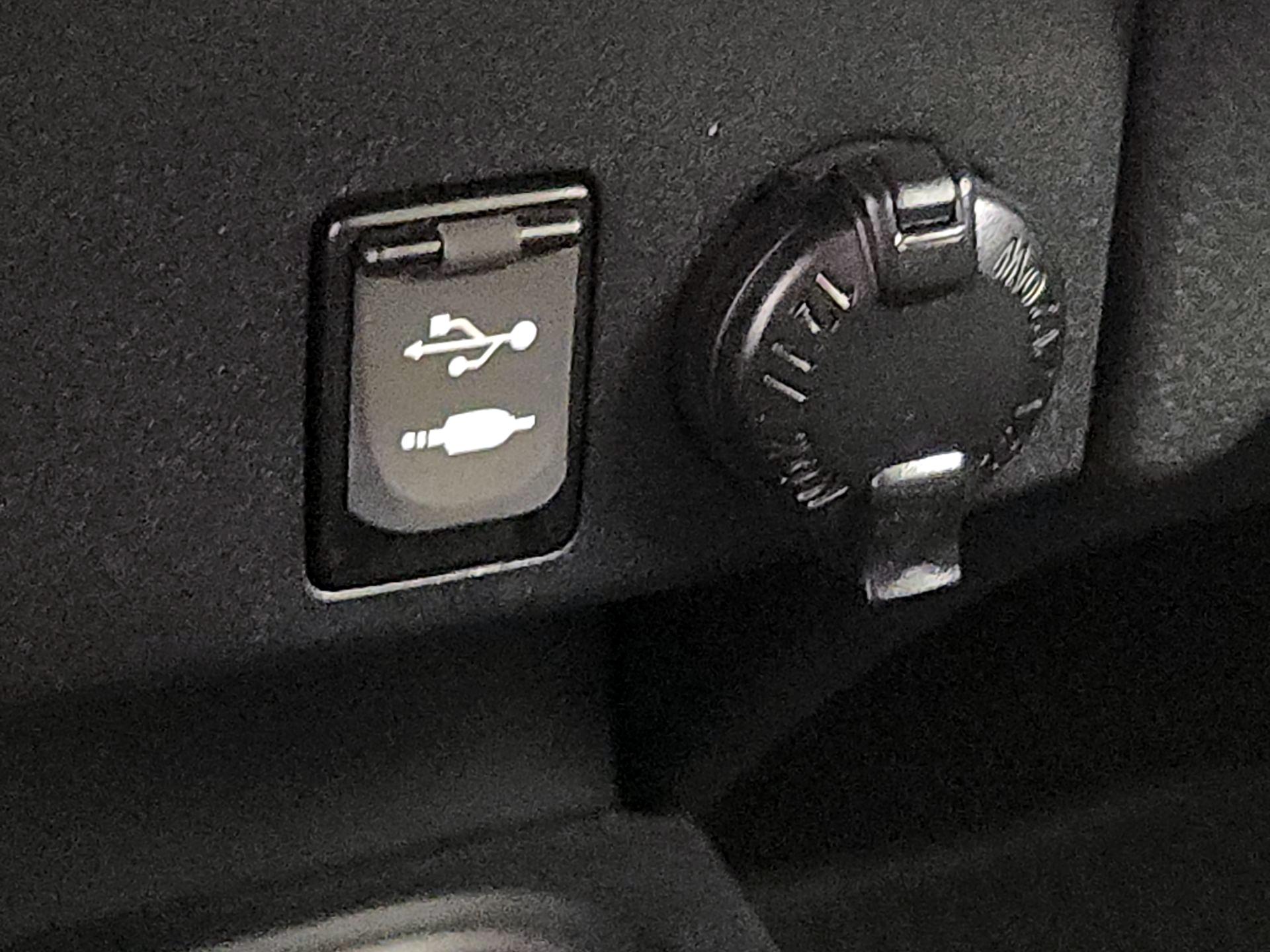 Thumbnail: 2017 Toyota RAV4 - 19