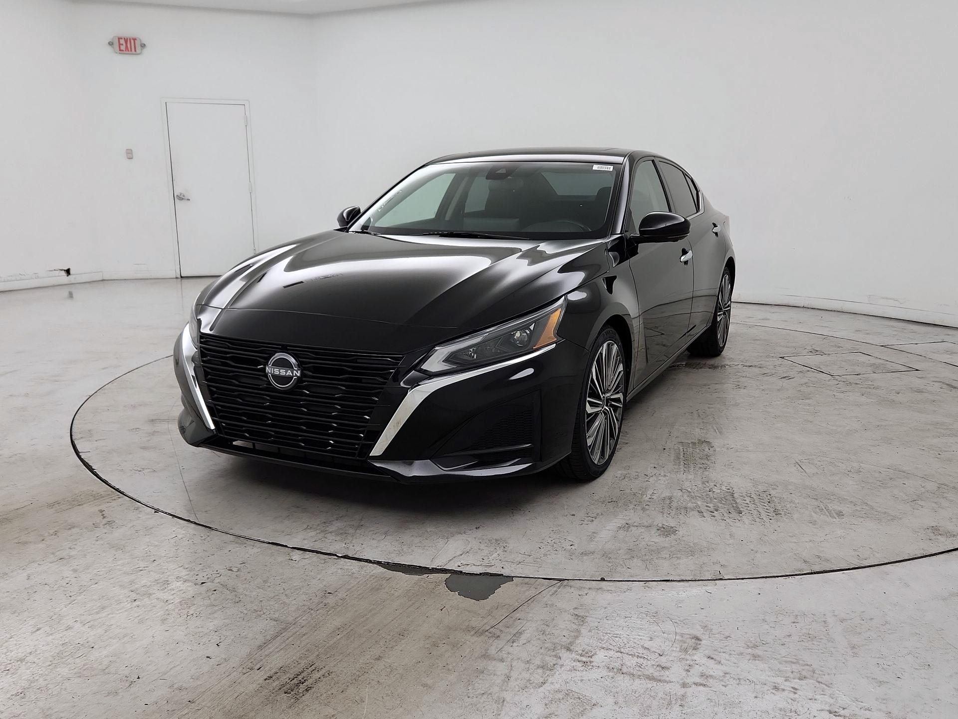 Thumbnail: 2023 Nissan Altima - 3