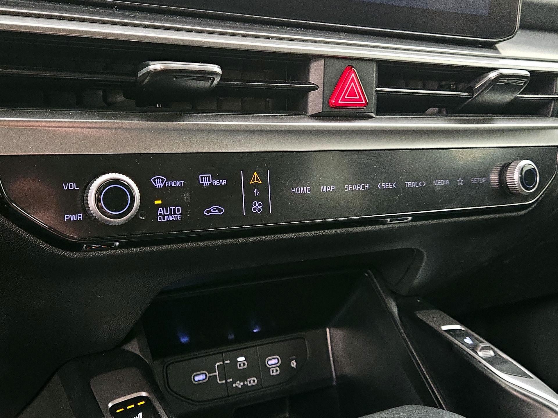 Thumbnail: 2024 Kia Sorento - 17