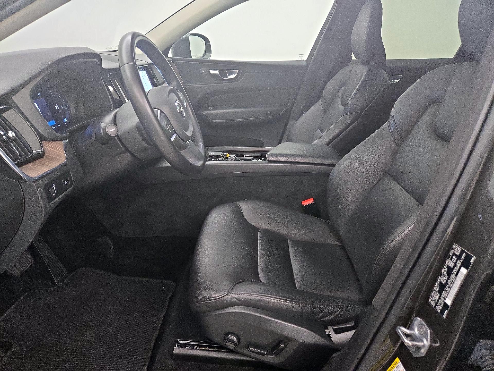 Thumbnail: 2022 Volvo XC60 - 11