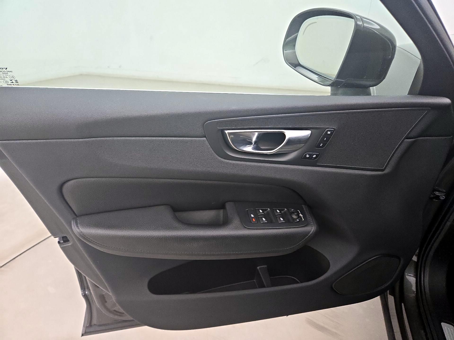 Thumbnail: 2022 Volvo XC60 - 12