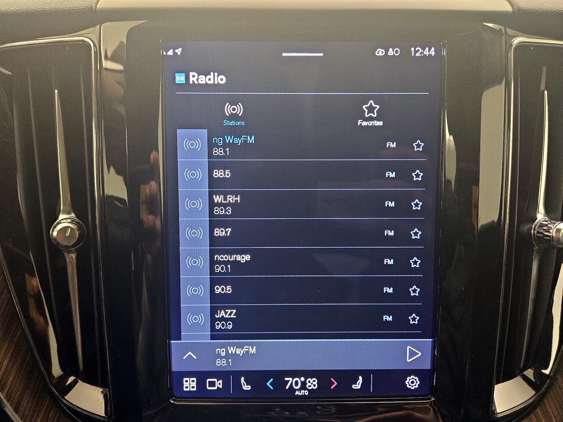 Thumbnail: 2022 Volvo XC60 - 16