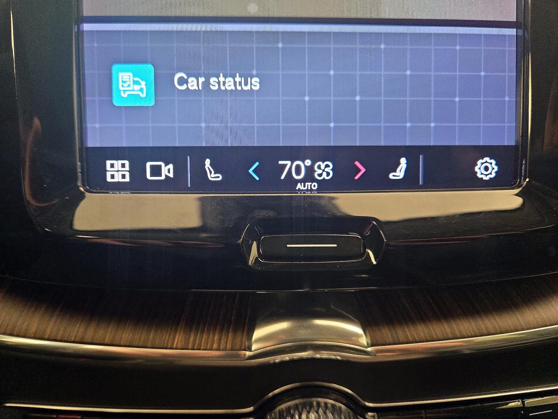 Thumbnail: 2022 Volvo XC60 - 17