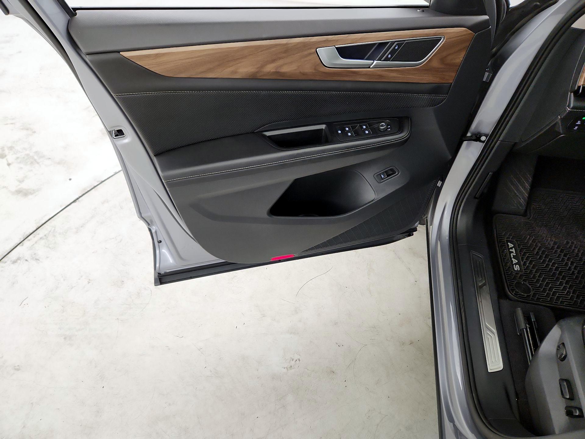 Thumbnail: 2024 Volkswagen Atlas - 12