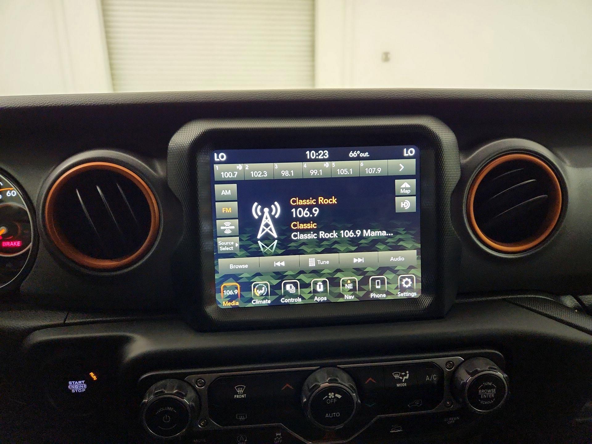 Thumbnail: 2023 Jeep Gladiator - 14