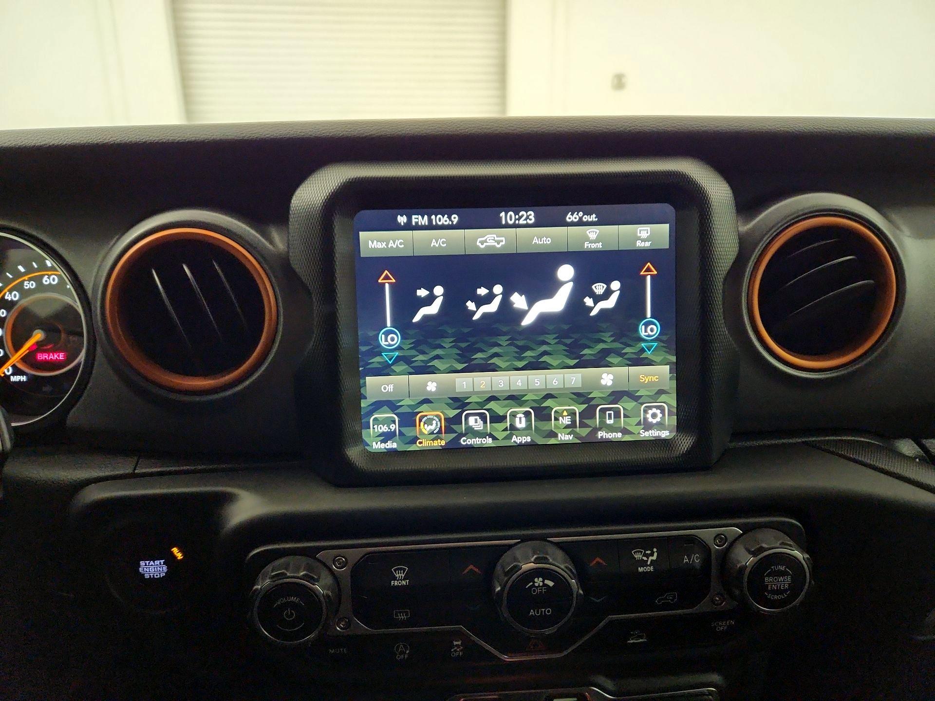 Thumbnail: 2023 Jeep Gladiator - 15