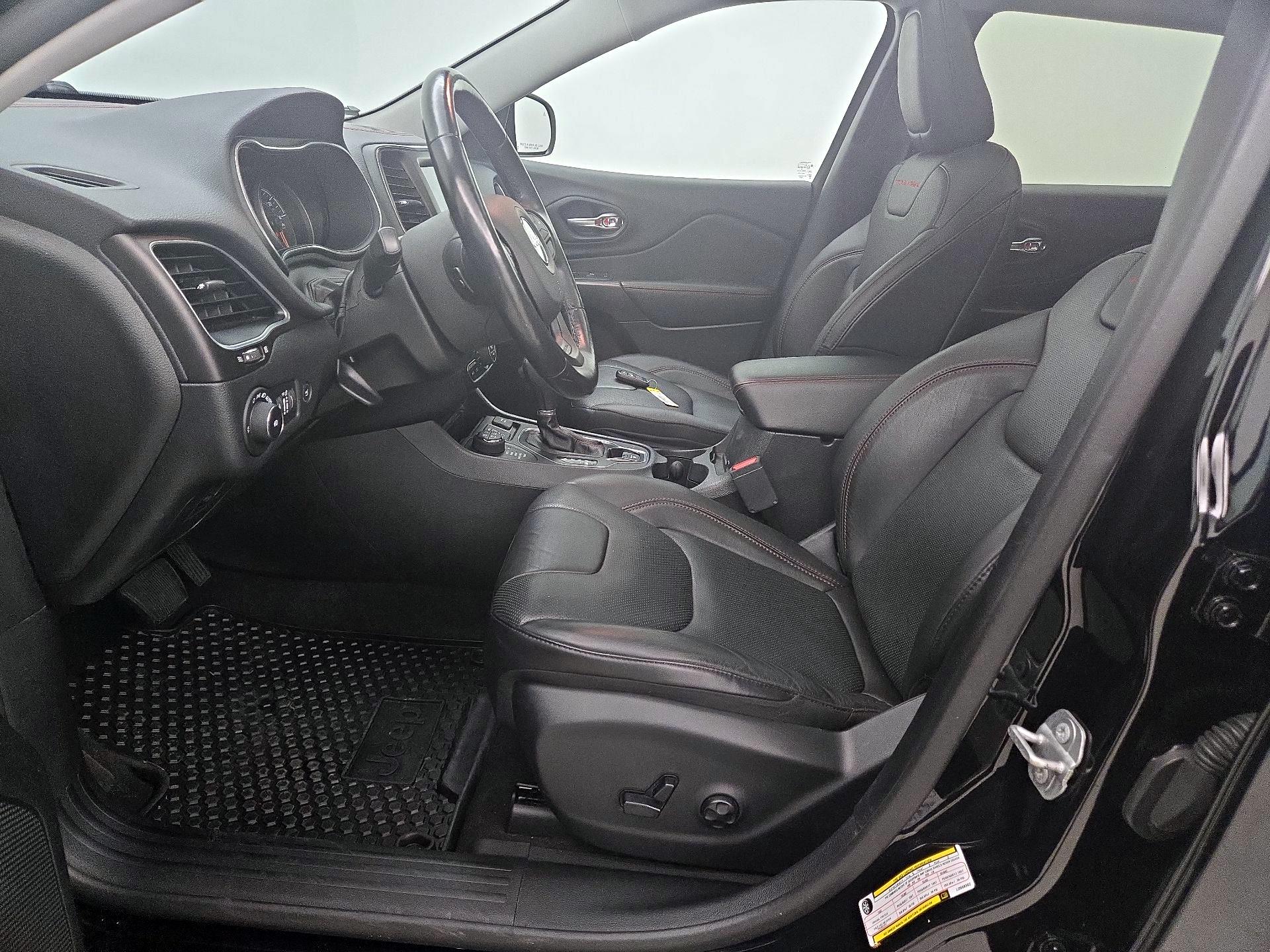 Thumbnail: 2020 Jeep Cherokee - 11