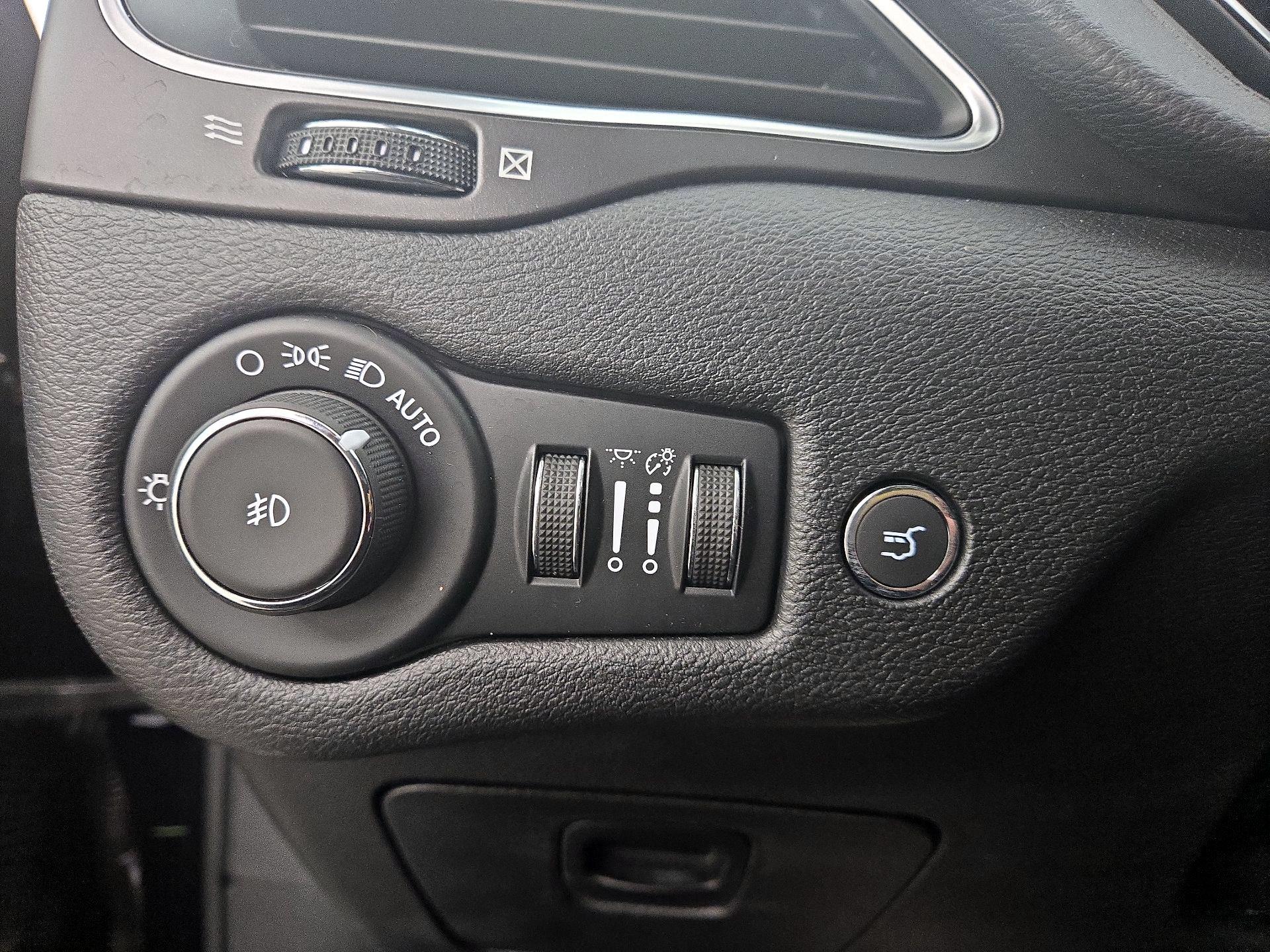 Thumbnail: 2020 Jeep Cherokee - 13