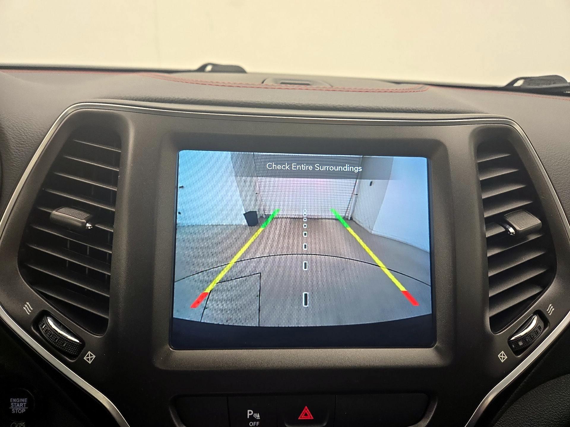 Thumbnail: 2020 Jeep Cherokee - 14