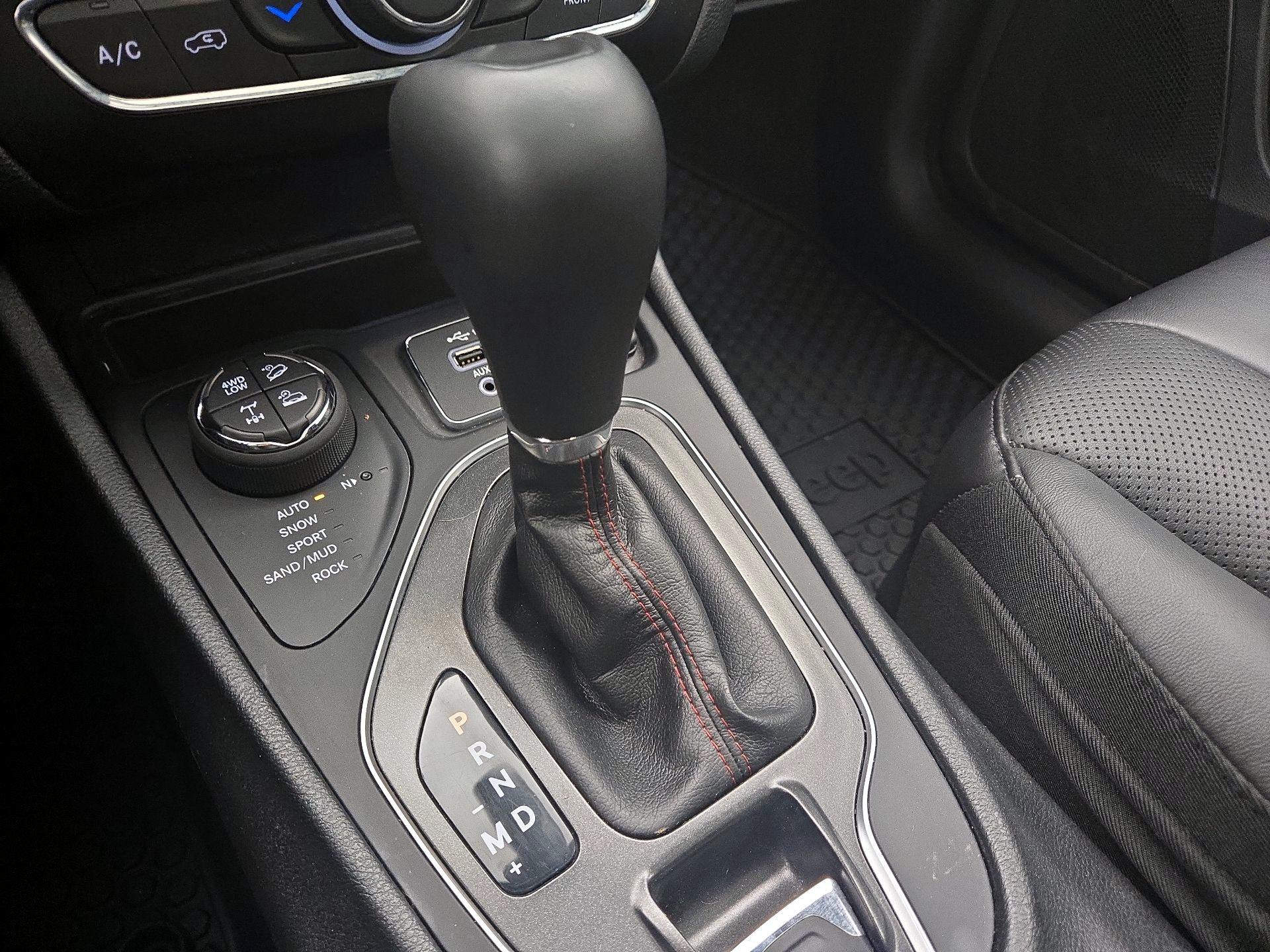 Thumbnail: 2020 Jeep Cherokee - 17