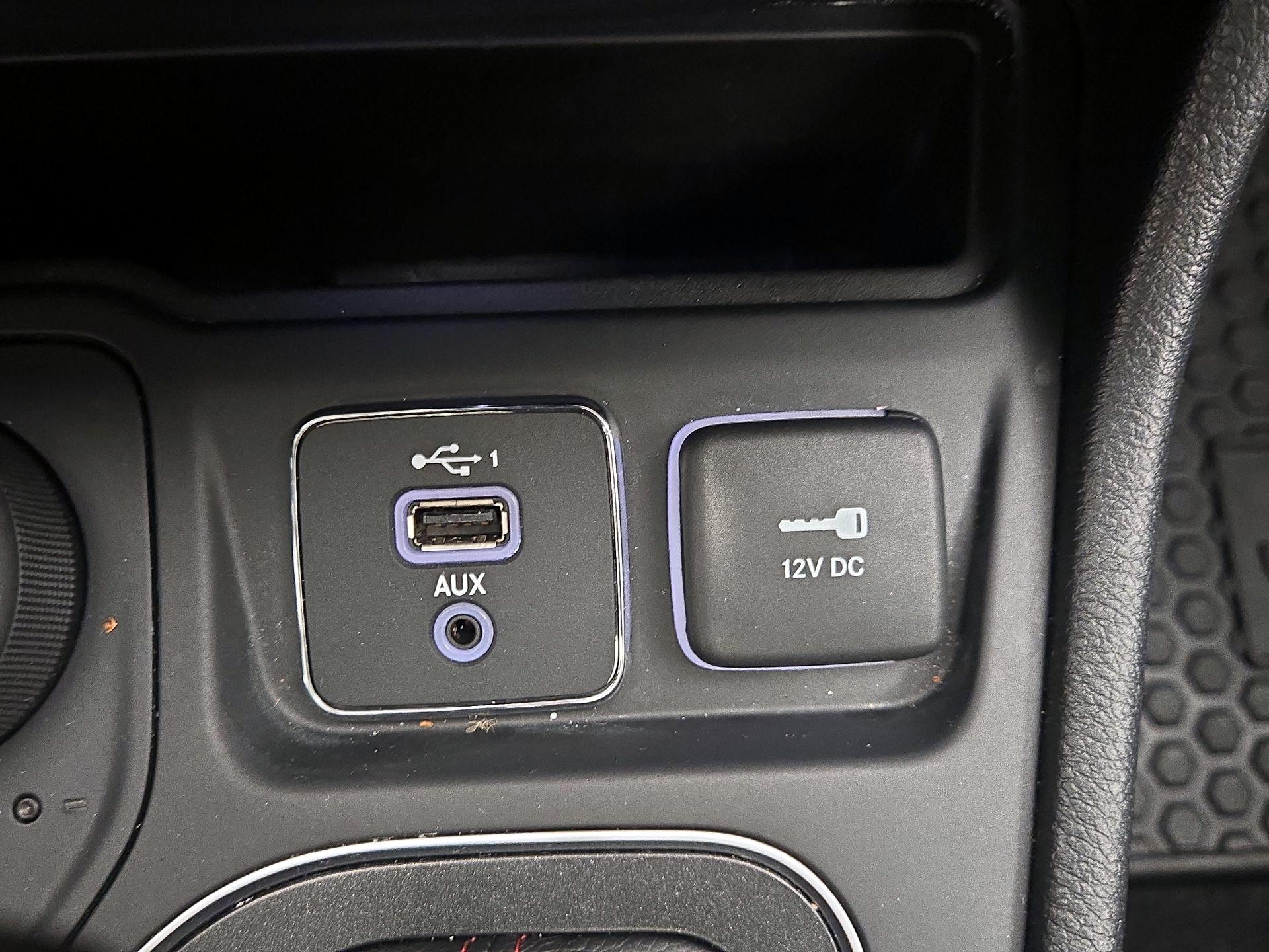 Thumbnail: 2020 Jeep Cherokee - 18