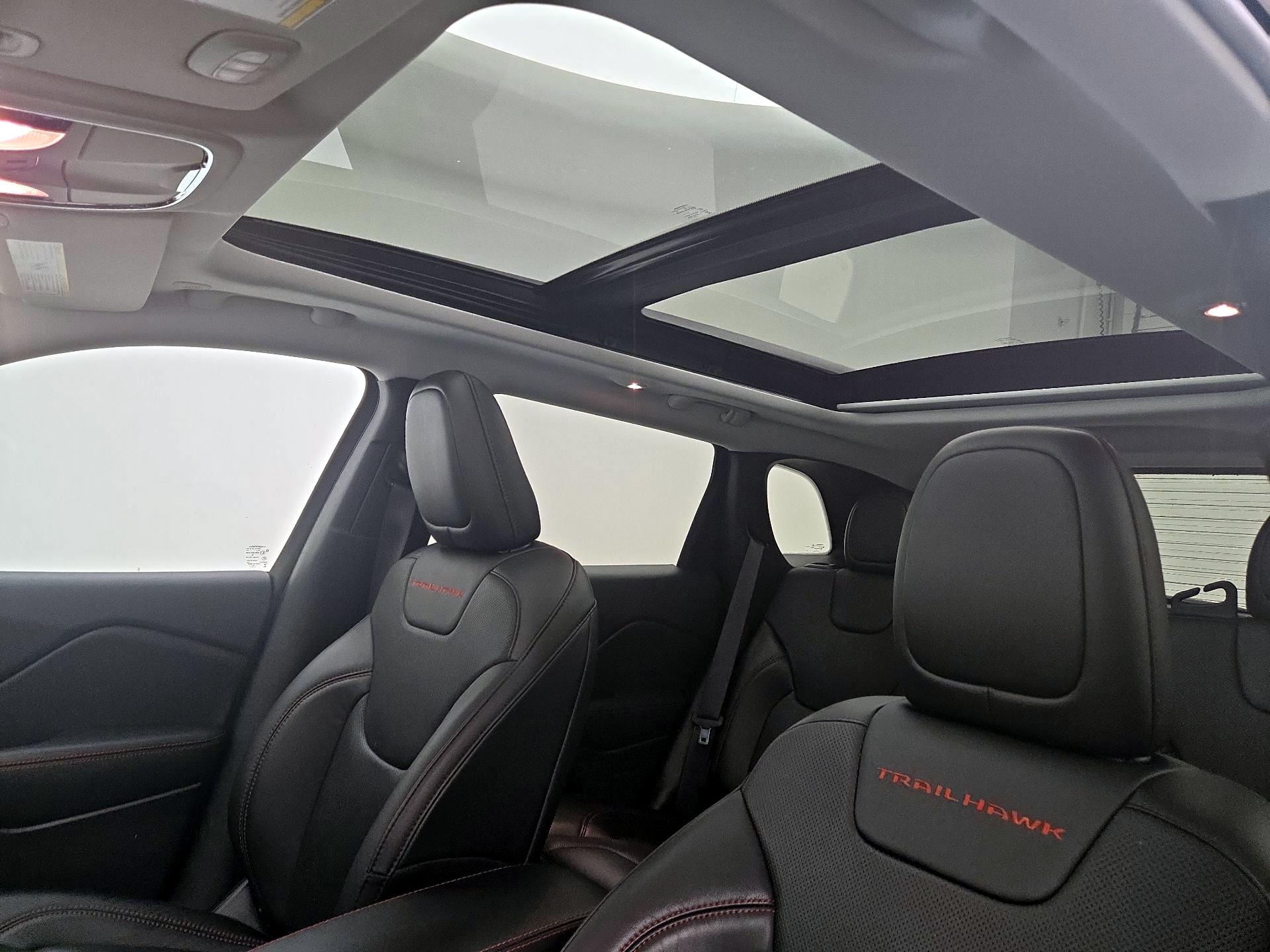 Thumbnail: 2020 Jeep Cherokee - 19