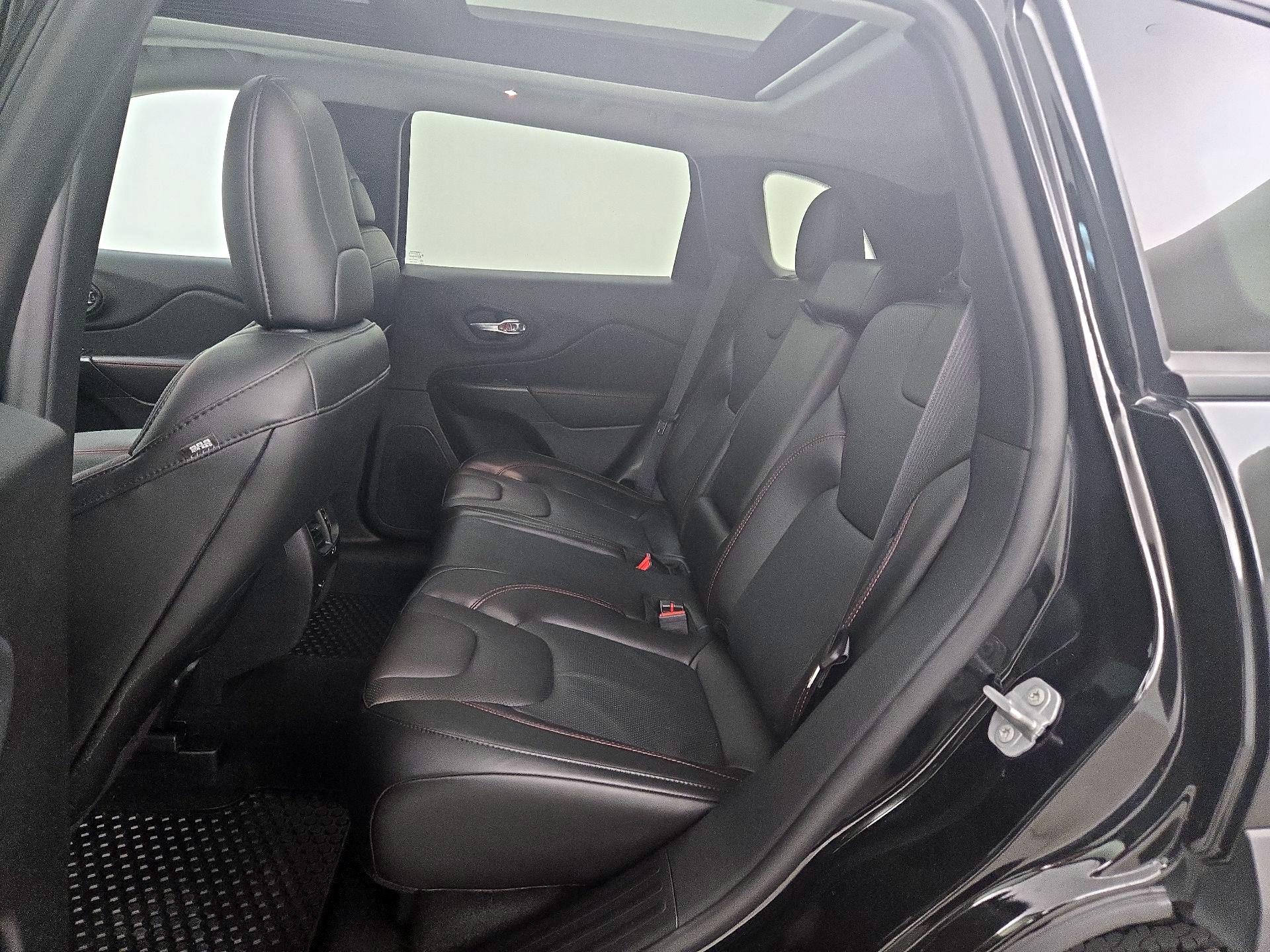 Thumbnail: 2020 Jeep Cherokee - 20