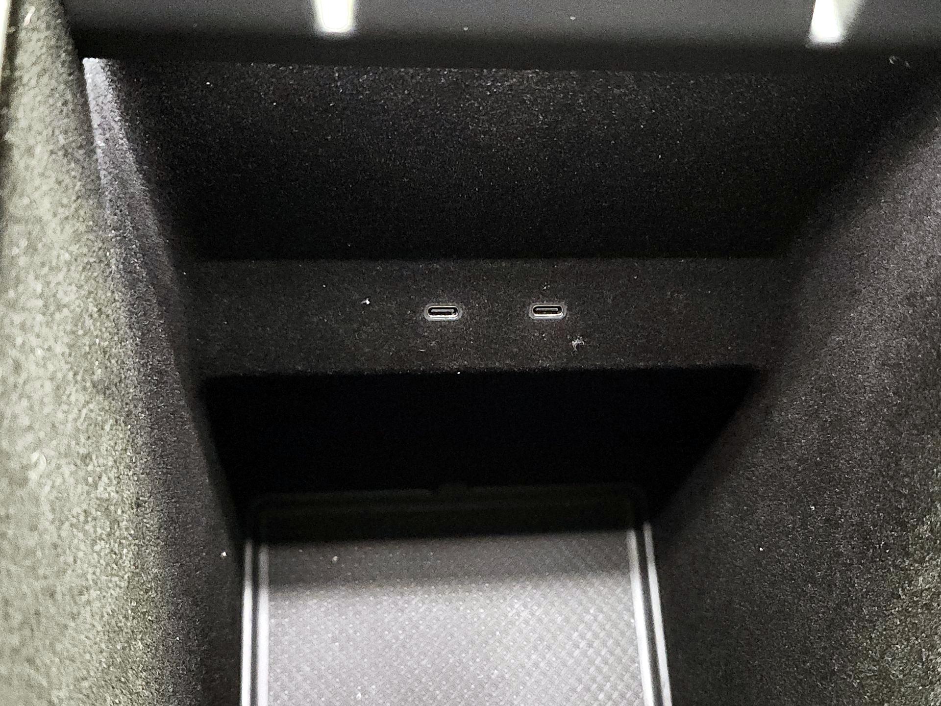 Thumbnail: 2023 Rivian R1S - 16