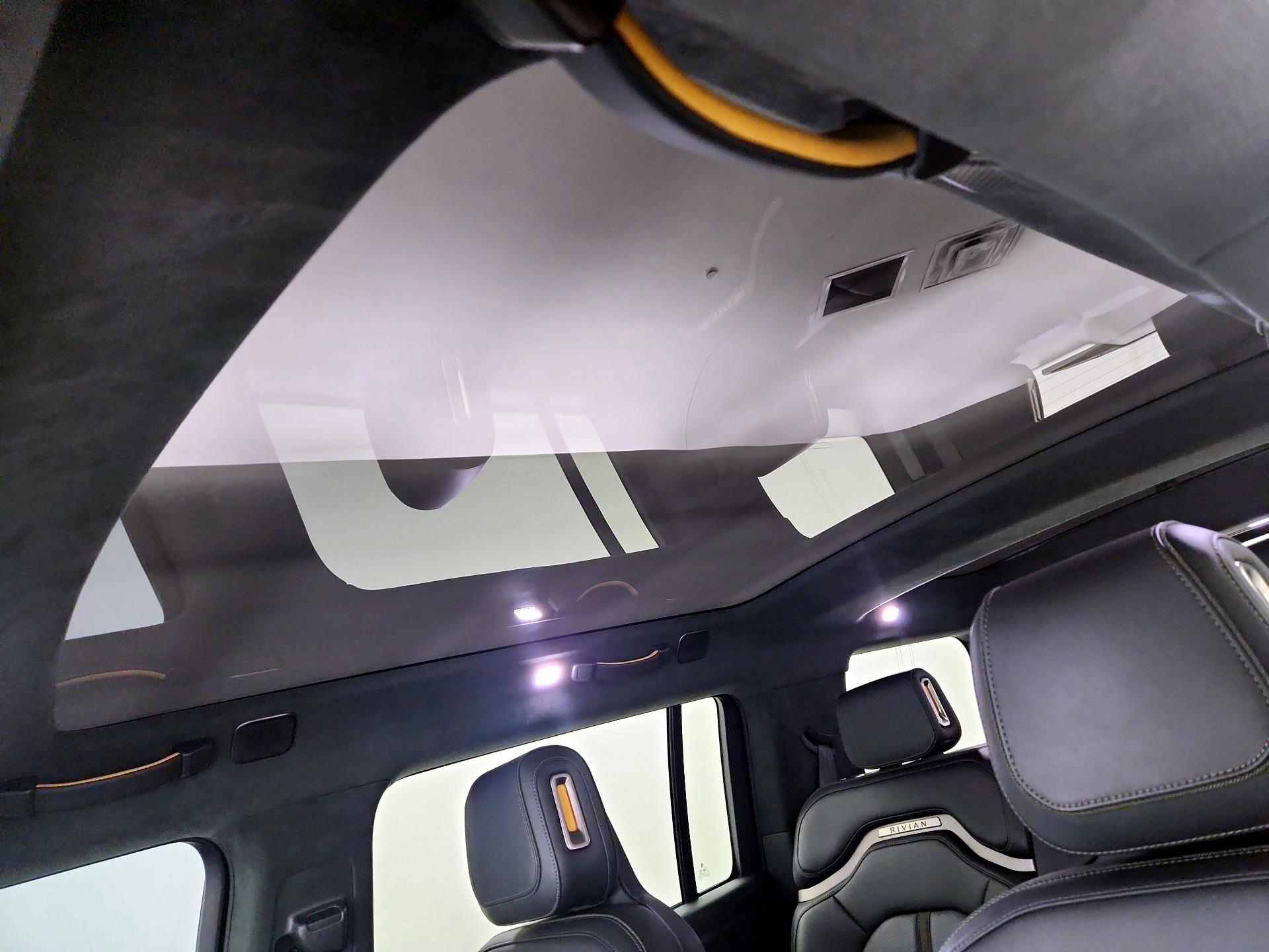 Thumbnail: 2023 Rivian R1S - 17