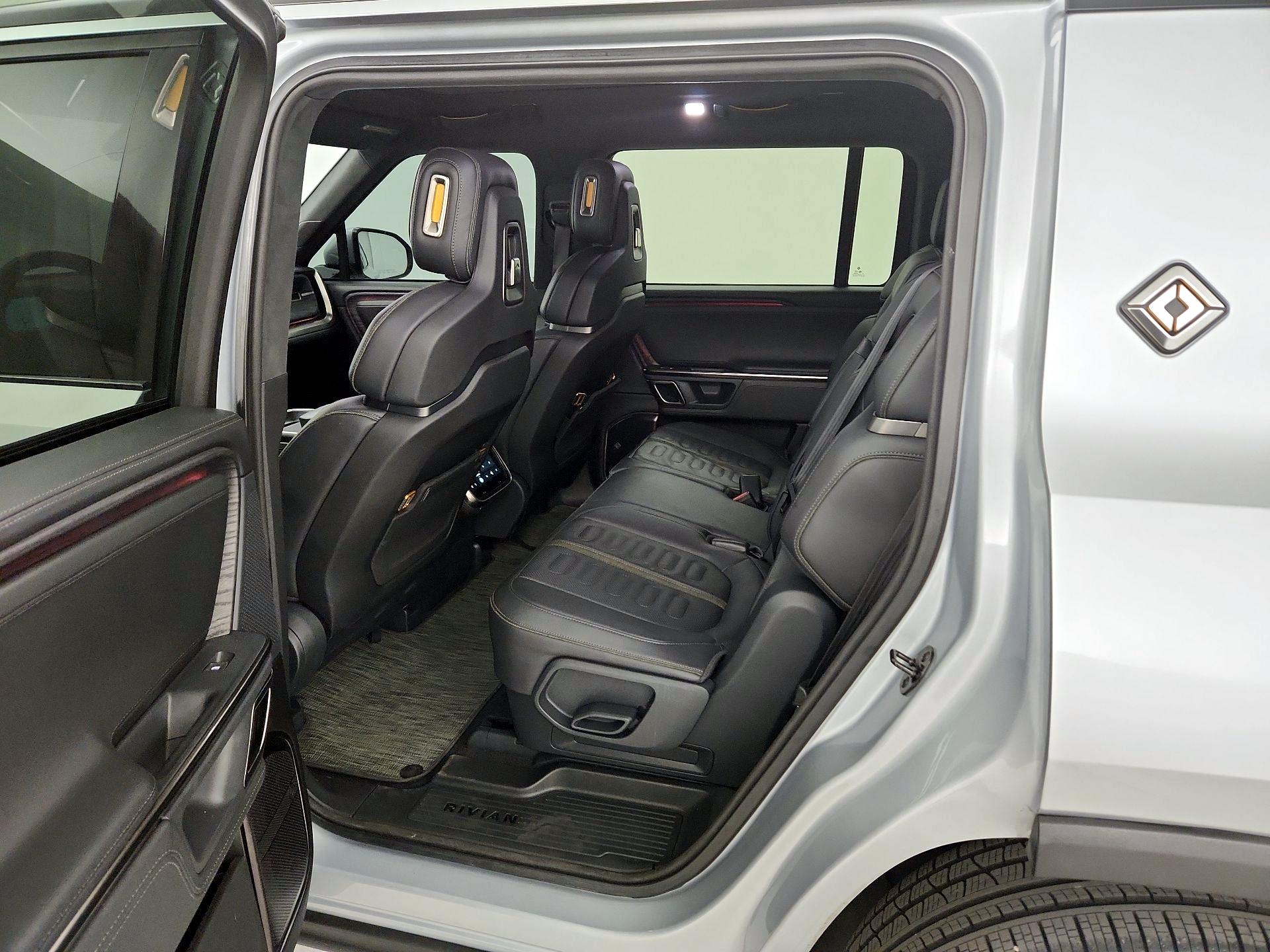 Thumbnail: 2023 Rivian R1S - 18
