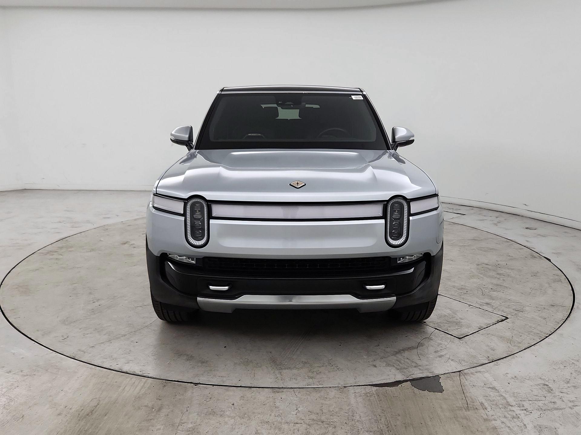 Thumbnail: 2023 Rivian R1S - 2