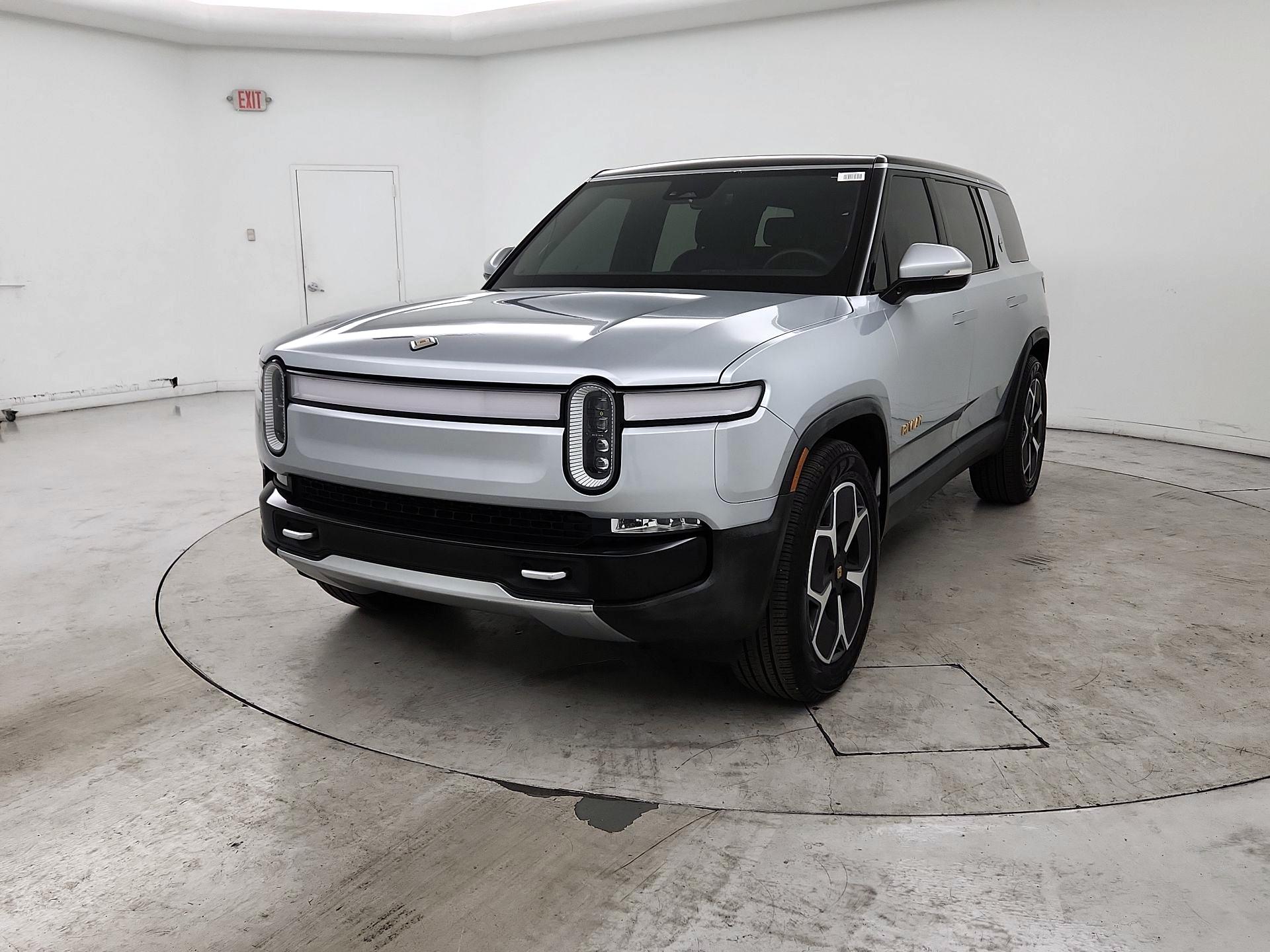 Thumbnail: 2023 Rivian R1S - 3