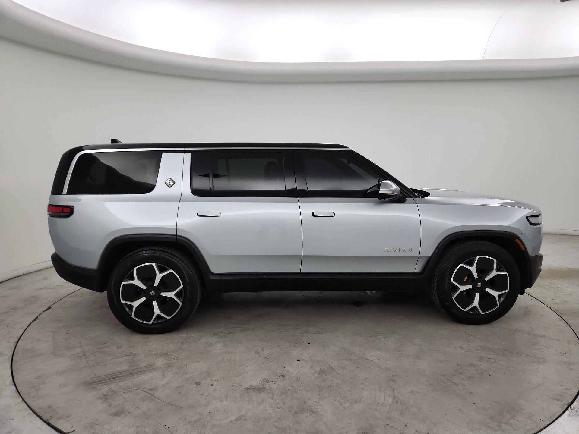 Thumbnail: 2023 Rivian R1S - 4