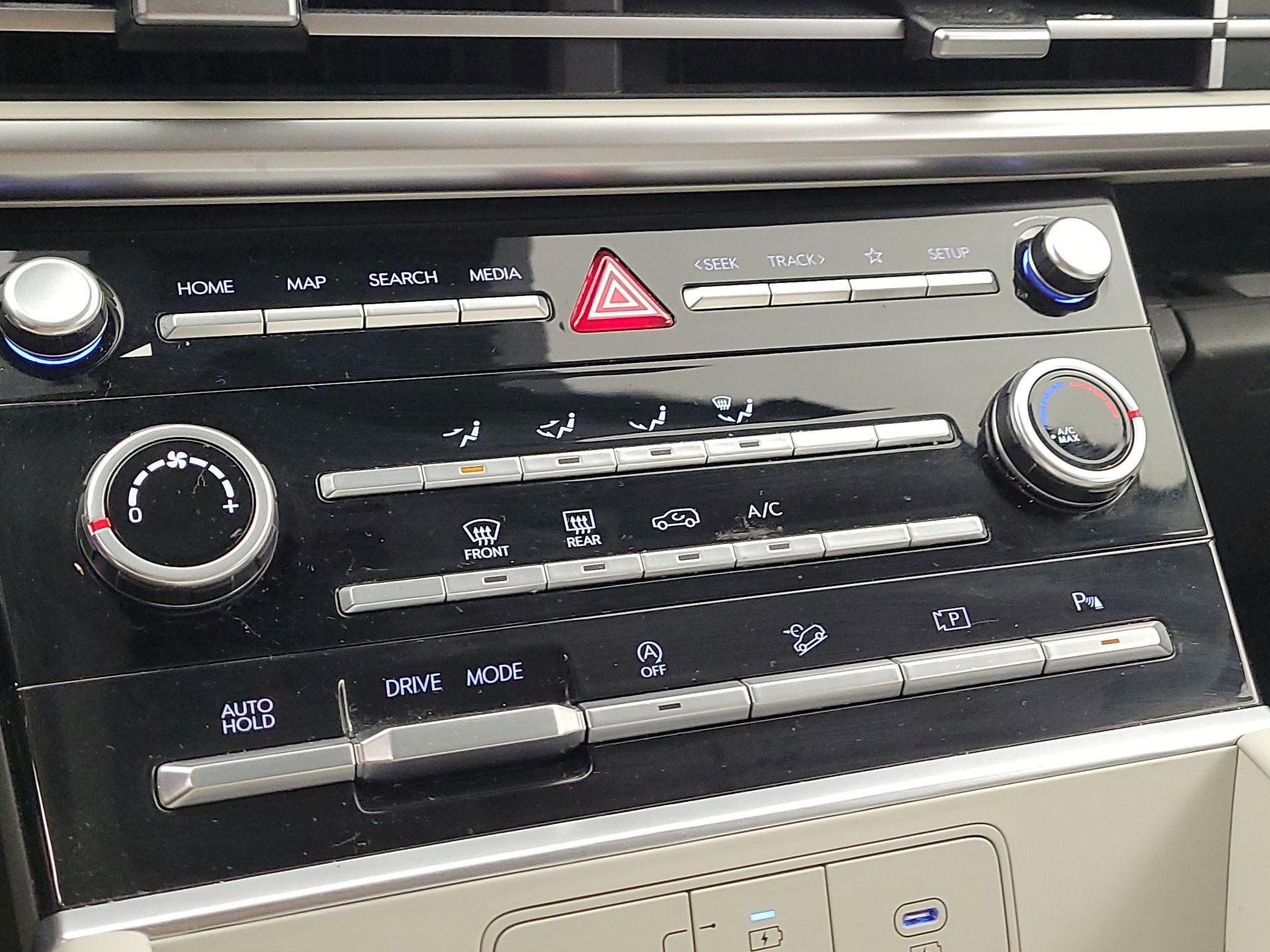 Thumbnail: 2024 Hyundai Santa Fe - 16