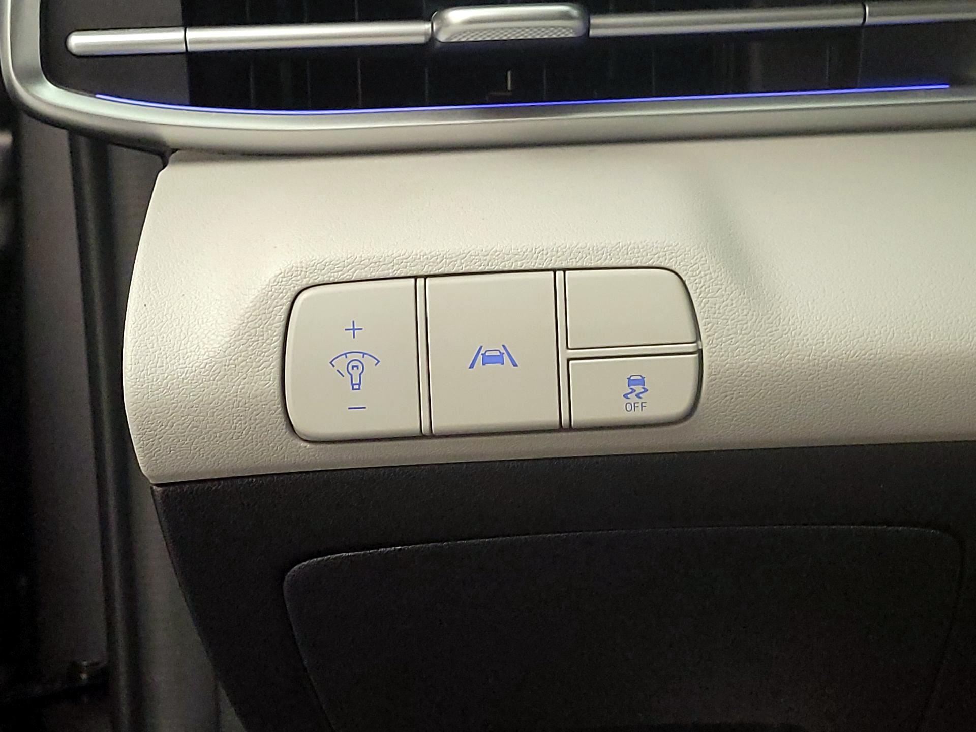 Thumbnail: 2023 Hyundai Elantra - 13