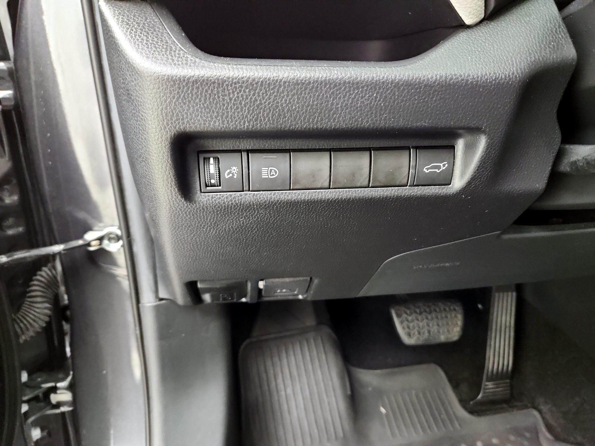 Thumbnail: 2020 Toyota RAV4 - 11