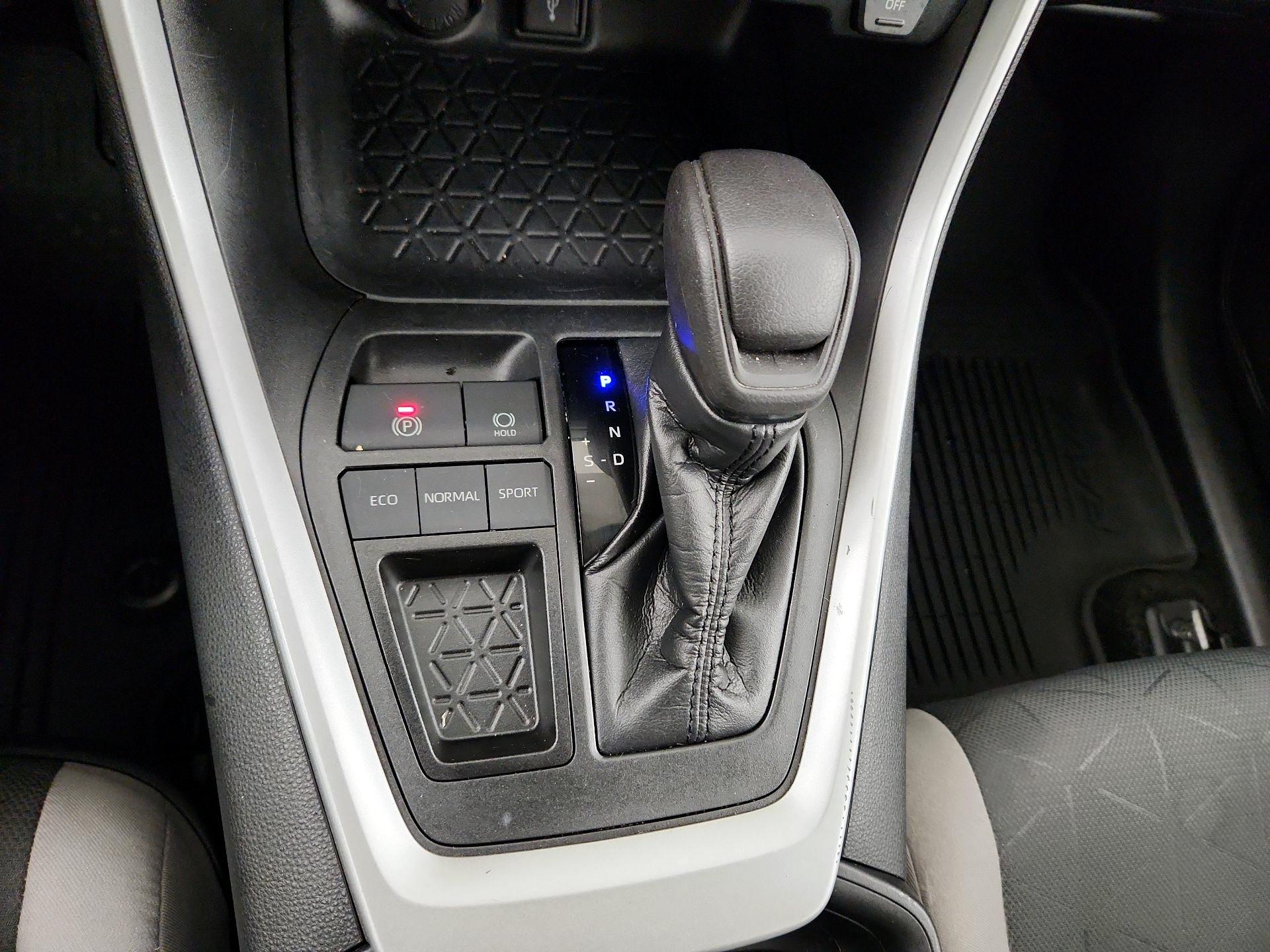 Thumbnail: 2020 Toyota RAV4 - 15