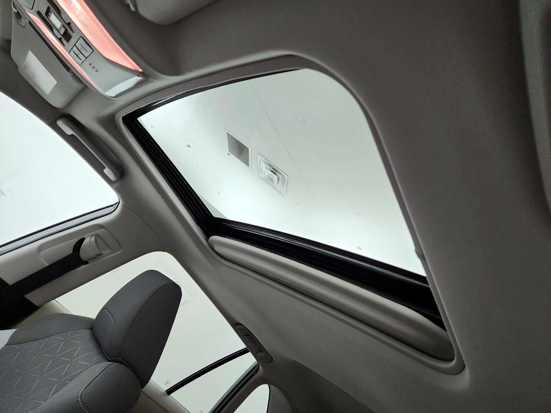 Thumbnail: 2020 Toyota RAV4 - 17