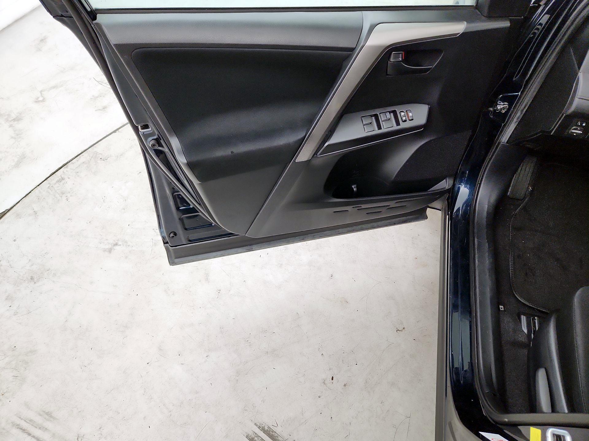 Thumbnail: 2017 Toyota RAV4 - 10