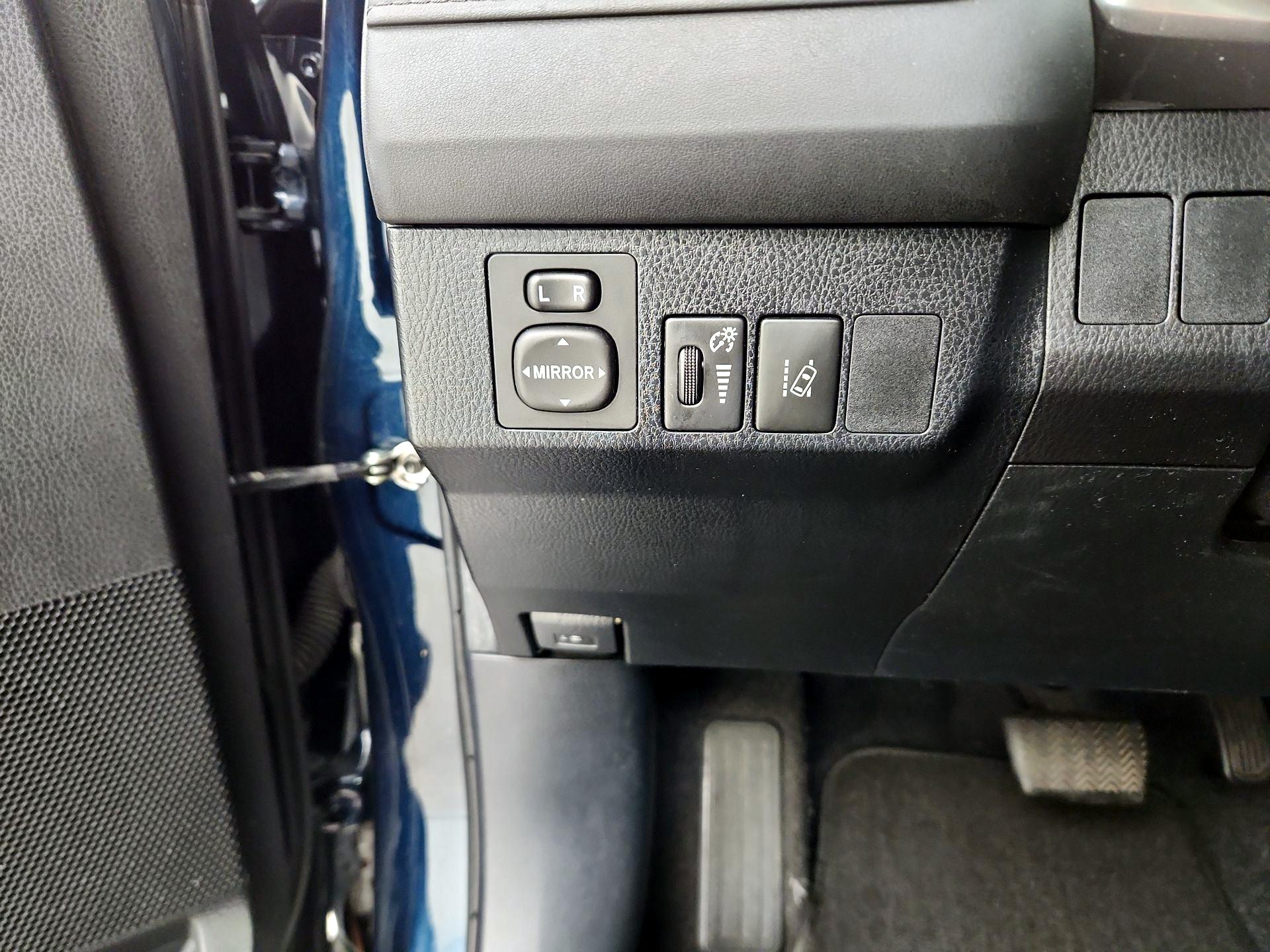 Thumbnail: 2017 Toyota RAV4 - 11