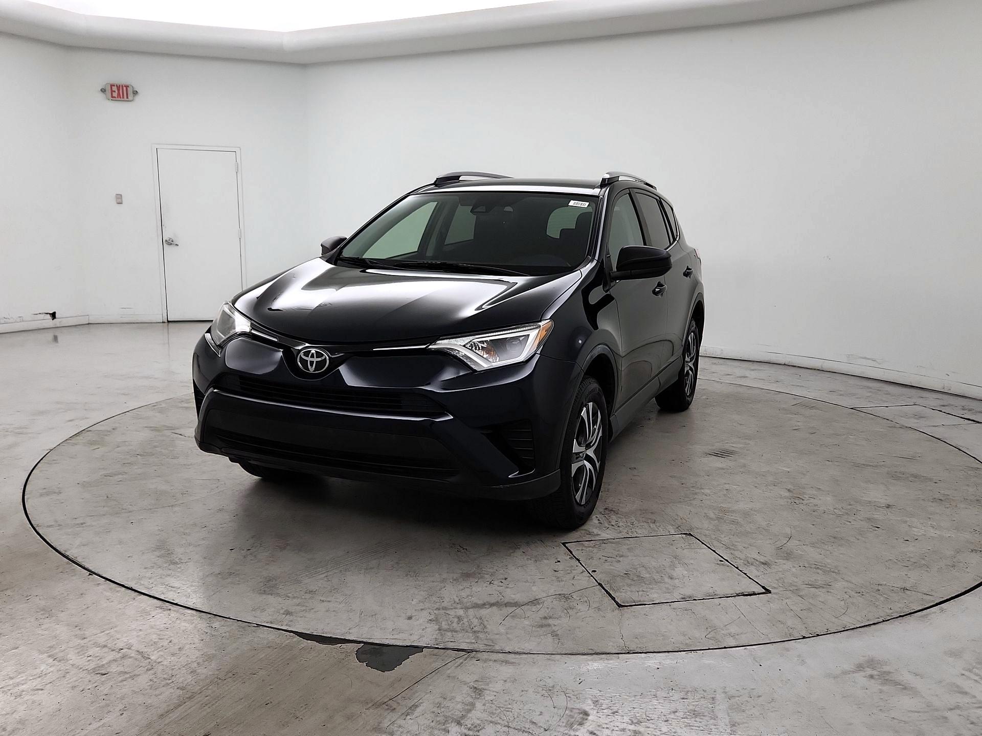 Thumbnail: 2017 Toyota RAV4 - 3