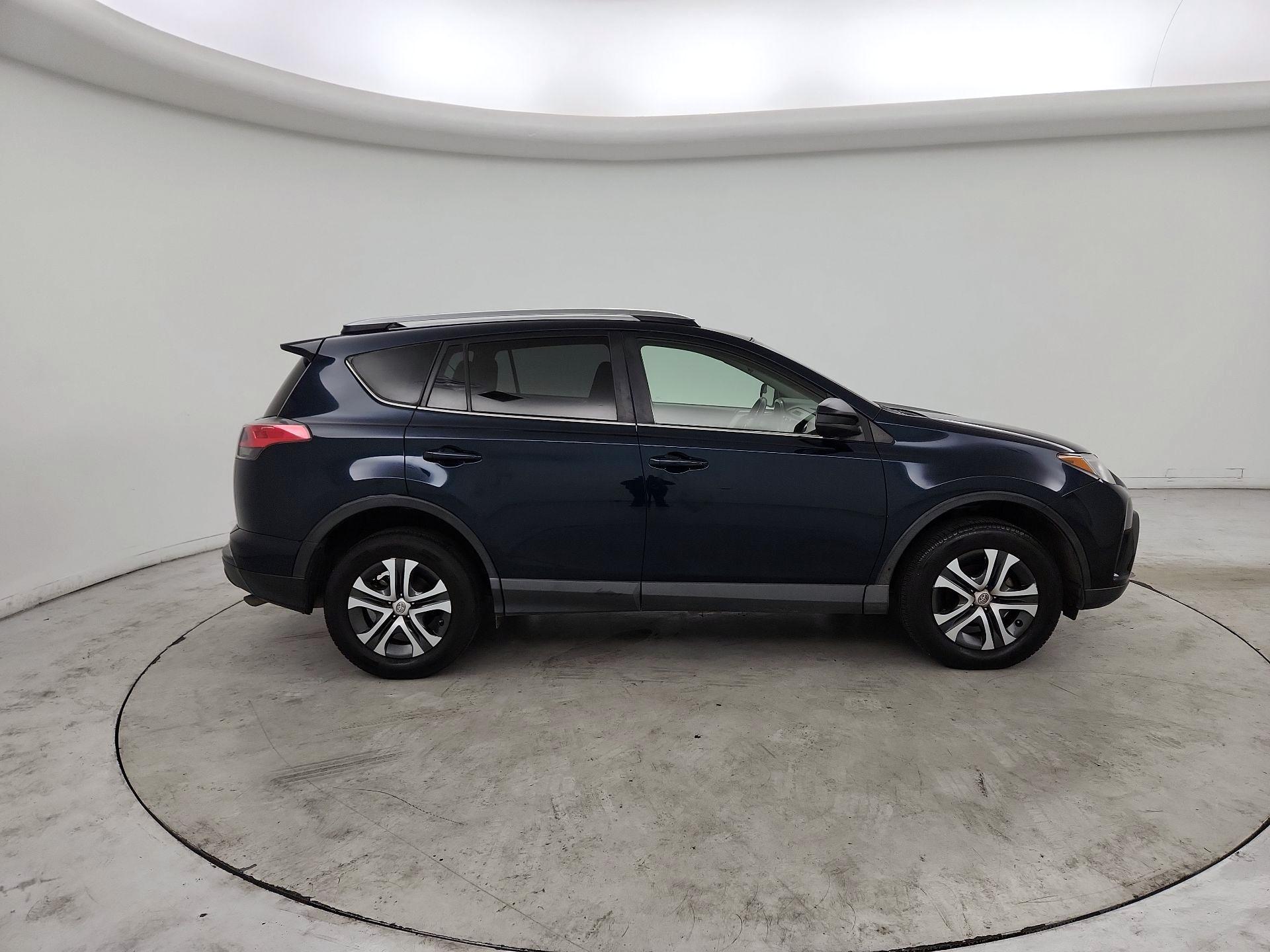 Thumbnail: 2017 Toyota RAV4 - 4