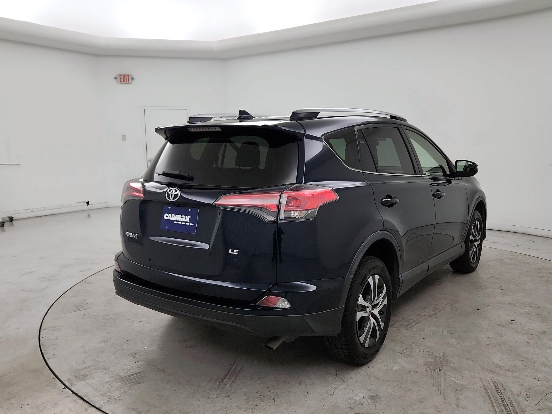 Thumbnail: 2017 Toyota RAV4 - 5