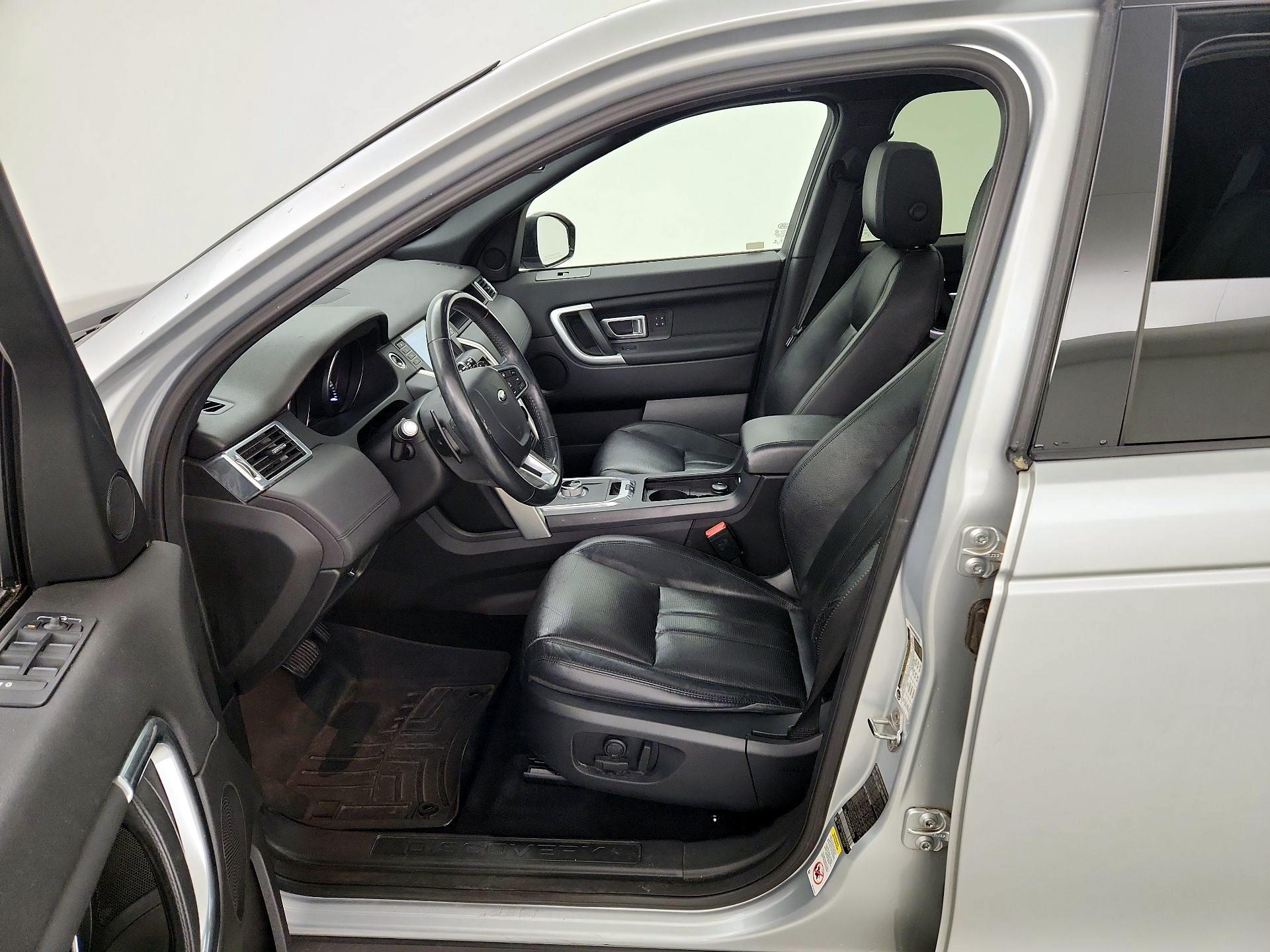 Thumbnail: 2016 Land Rover Discovery Sport - 11