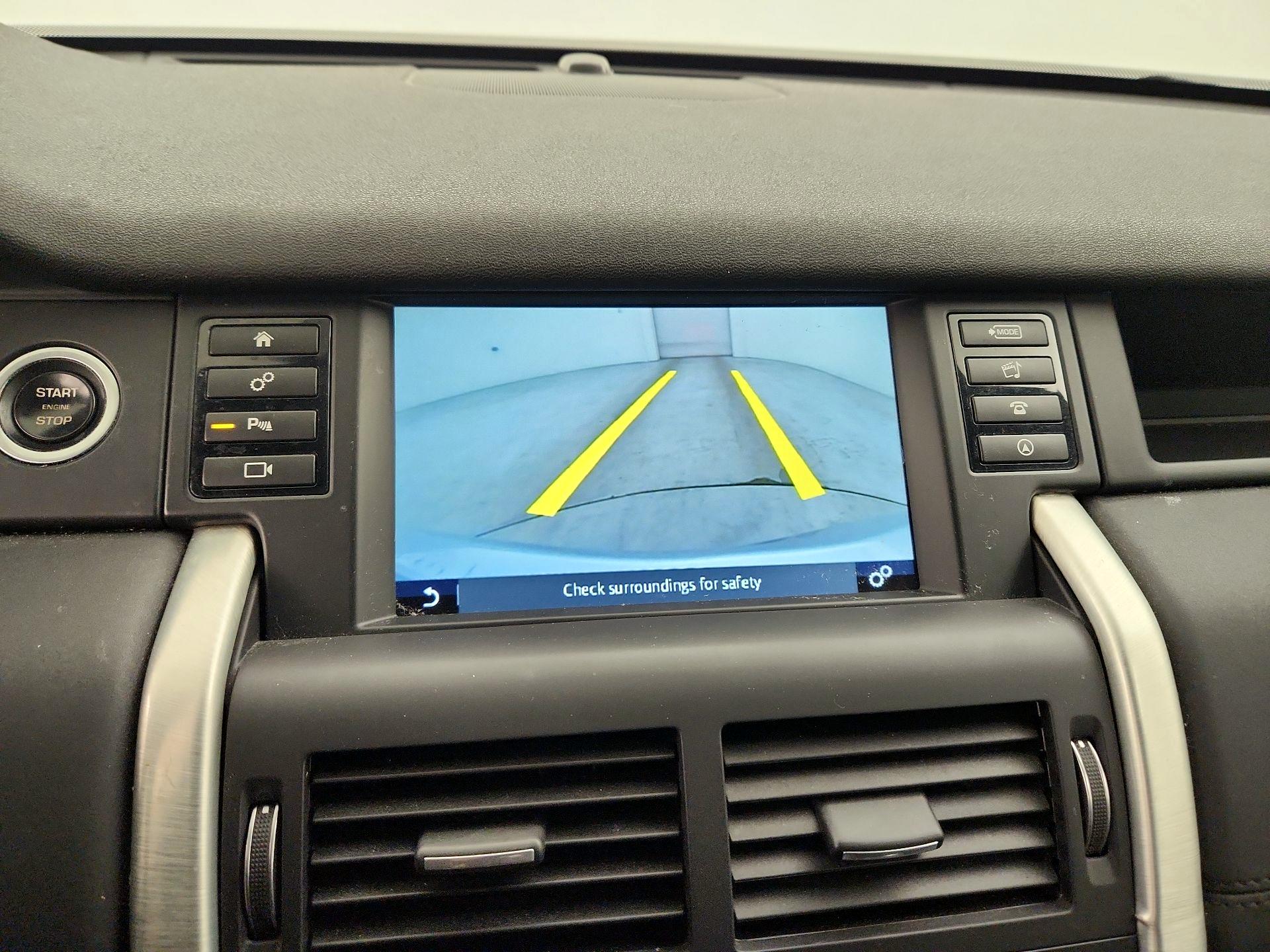 Thumbnail: 2016 Land Rover Discovery Sport - 15