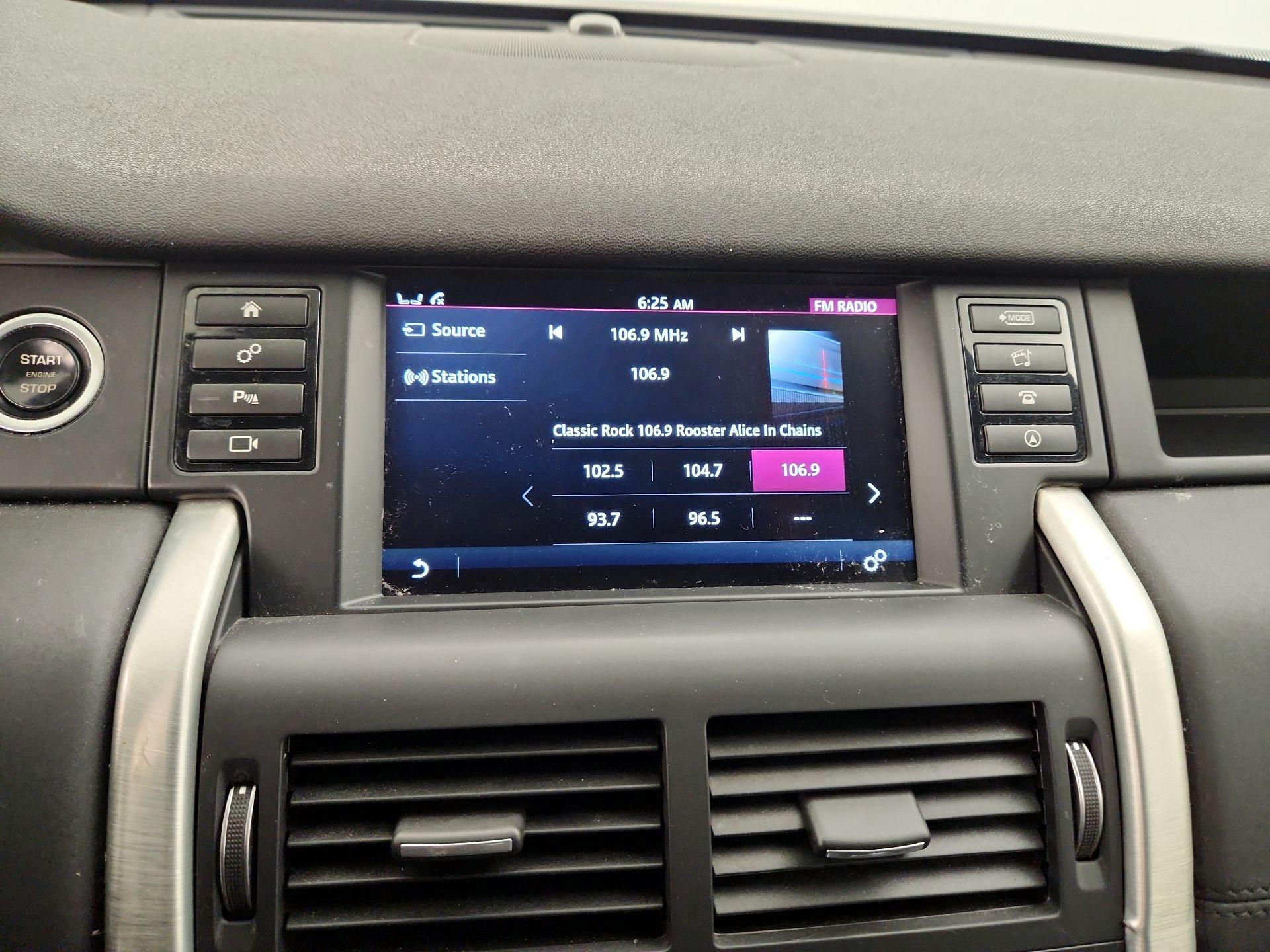 Thumbnail: 2016 Land Rover Discovery Sport - 16