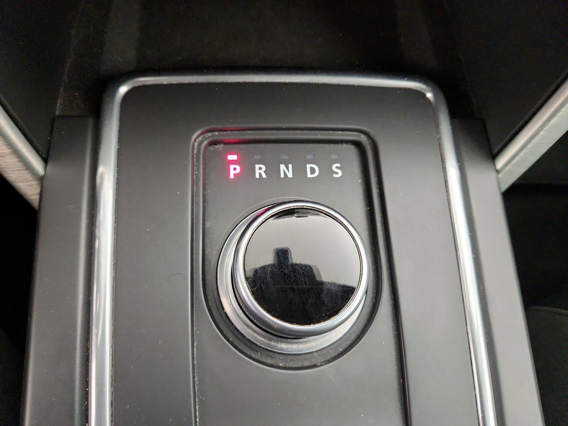 Thumbnail: 2016 Land Rover Discovery Sport - 18