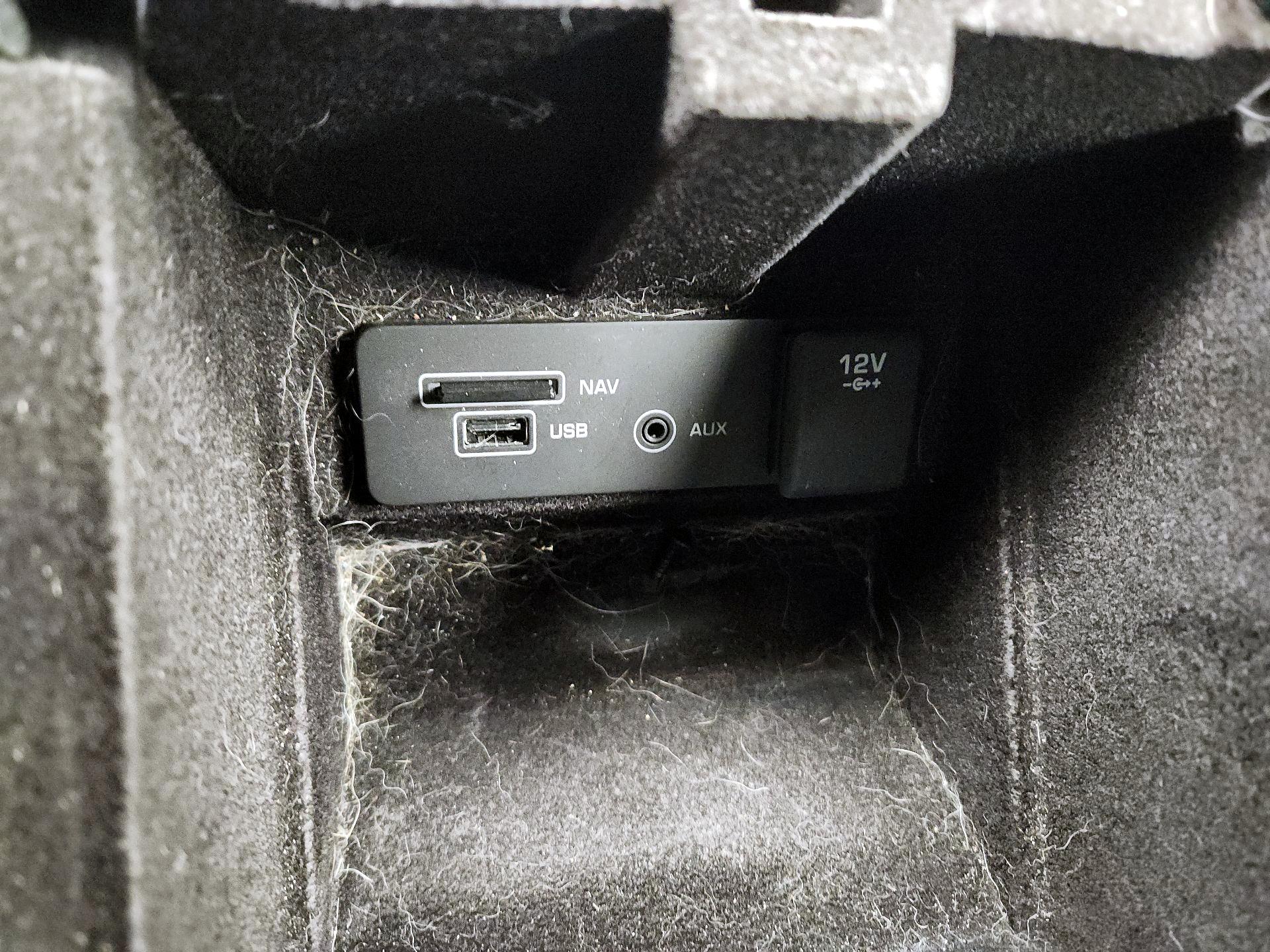 Thumbnail: 2016 Land Rover Discovery Sport - 19