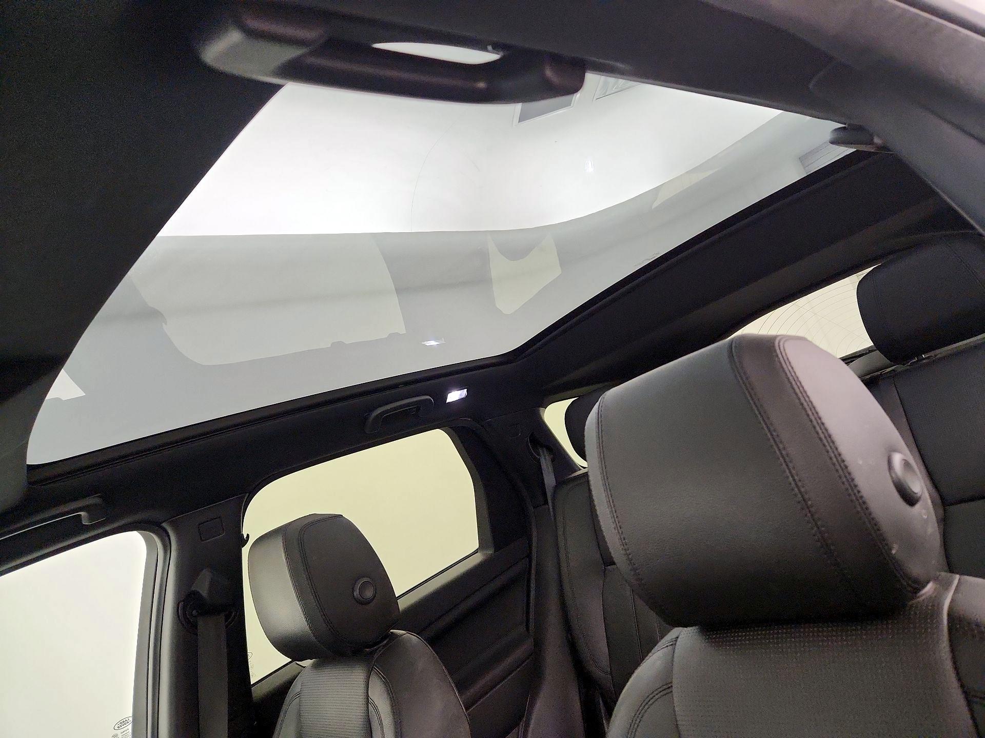 Thumbnail: 2016 Land Rover Discovery Sport - 20