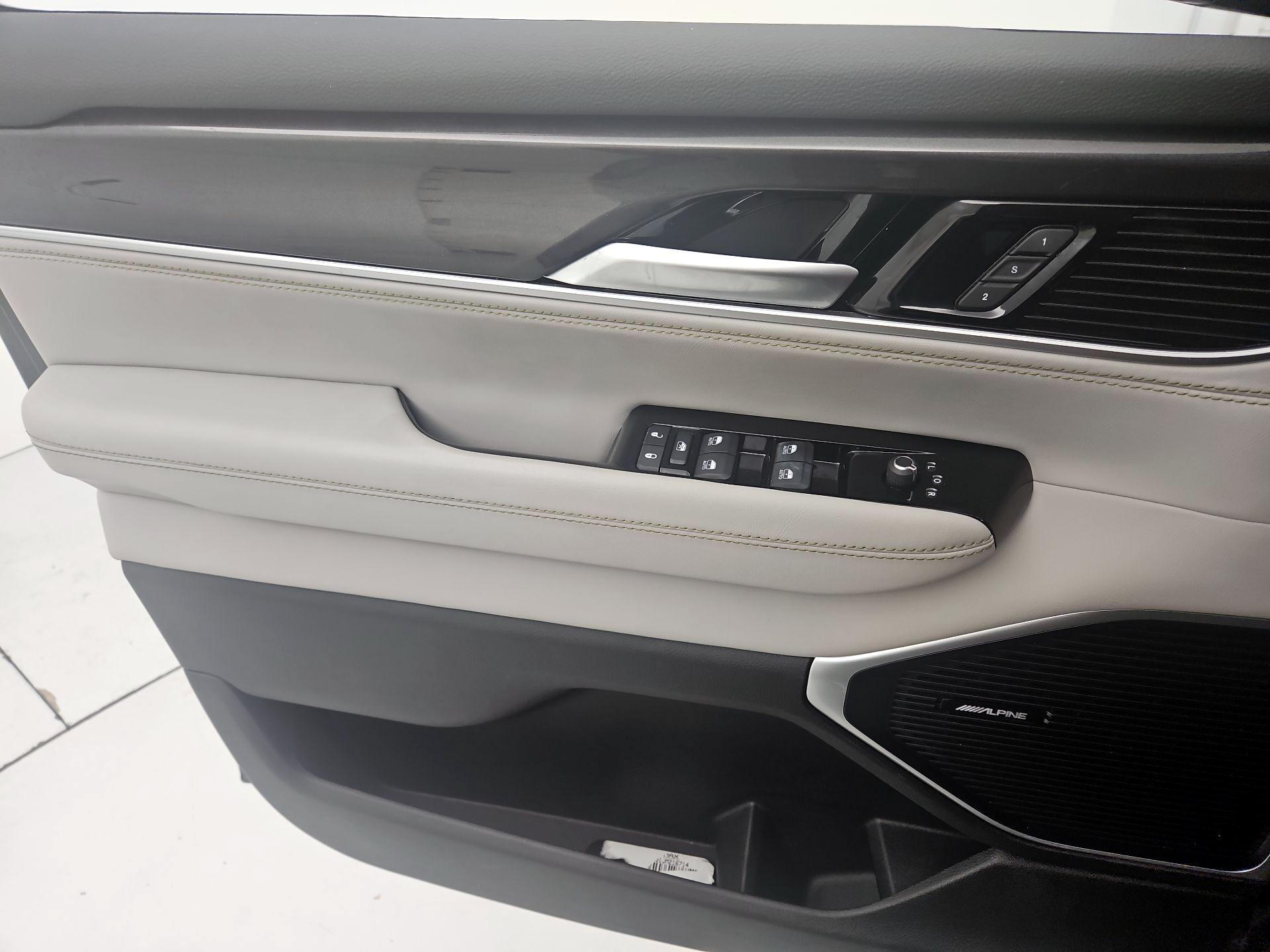 Thumbnail: 2024 Jeep Wagoneer - 12