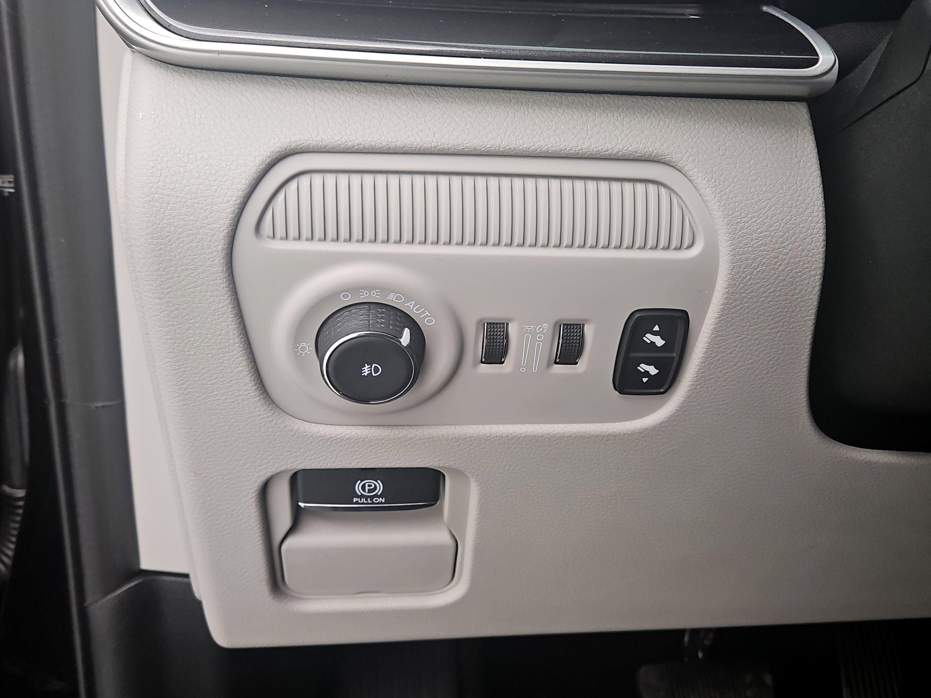 Thumbnail: 2024 Jeep Wagoneer - 13