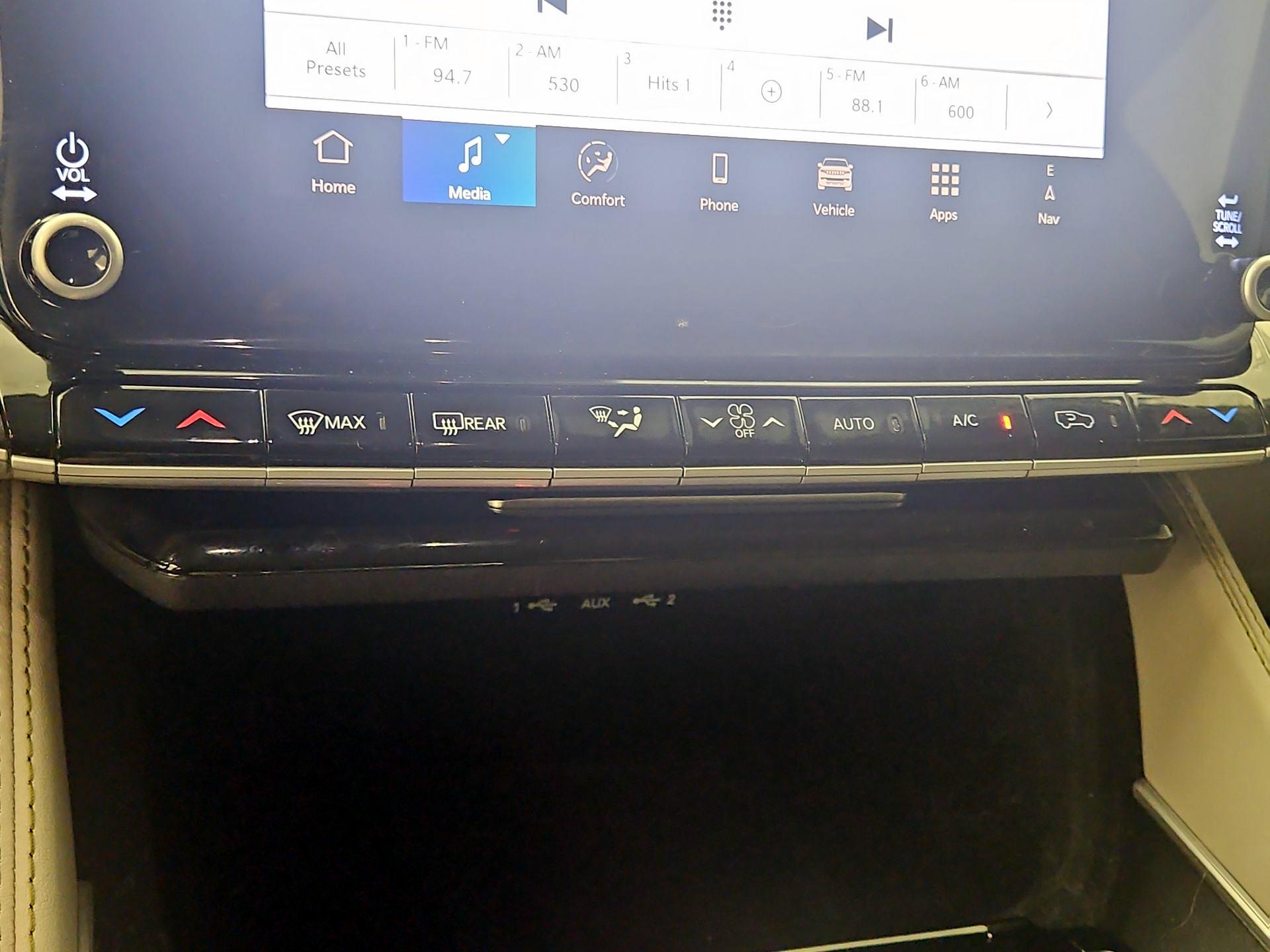 Thumbnail: 2024 Jeep Wagoneer - 17