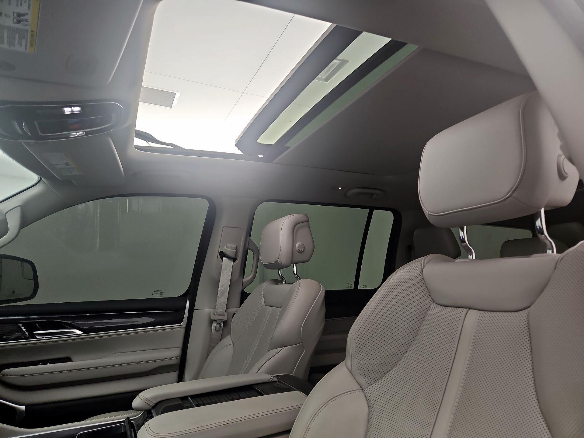 Thumbnail: 2024 Jeep Wagoneer - 20