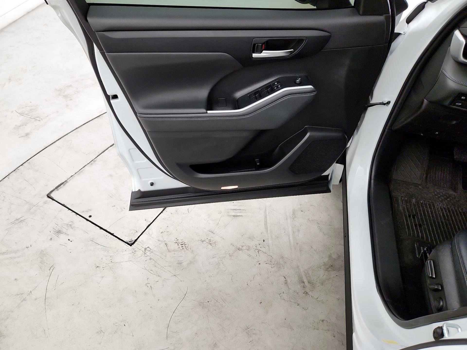 Thumbnail: 2024 Toyota Highlander - 10