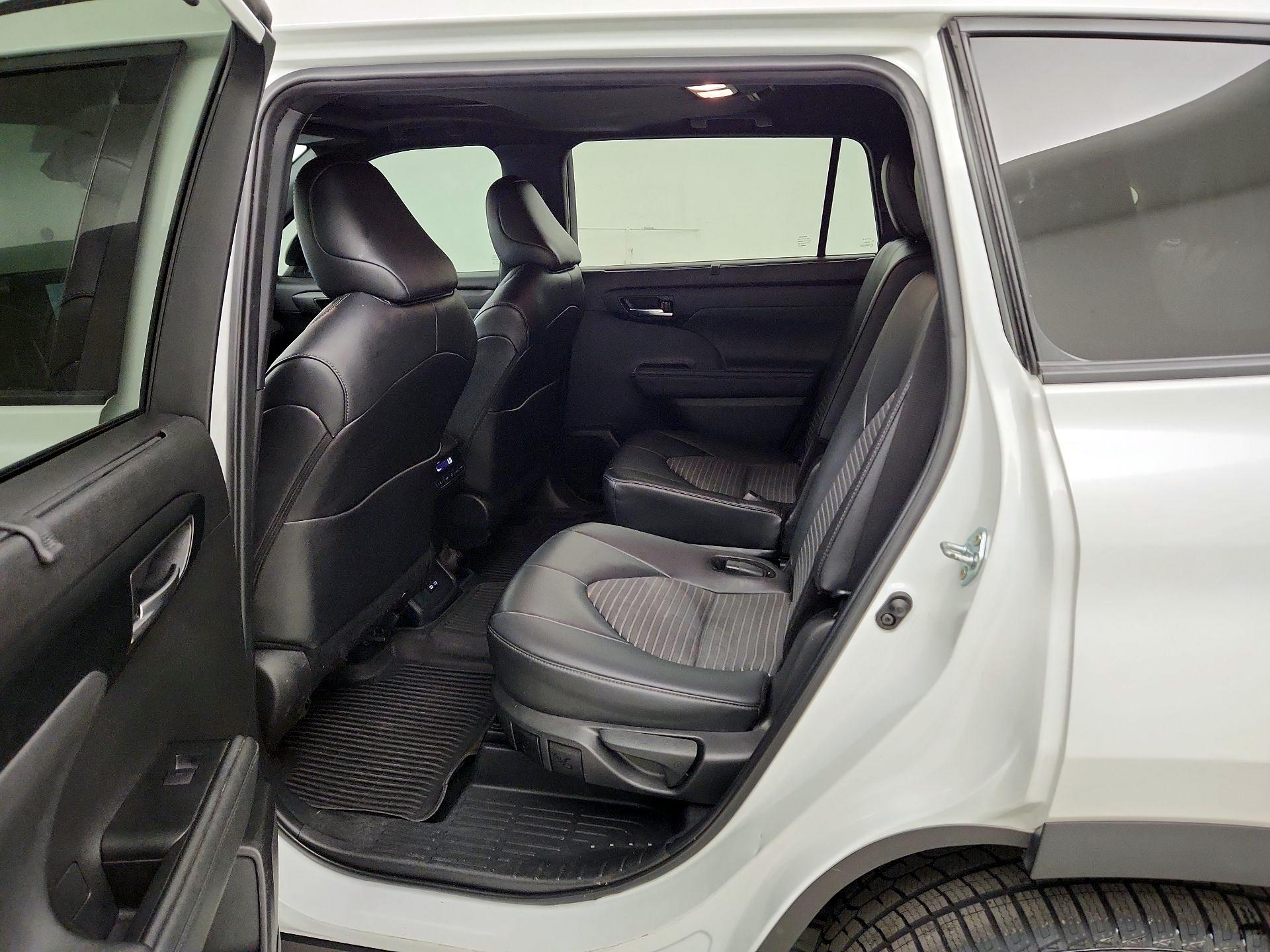 Thumbnail: 2024 Toyota Highlander - 18