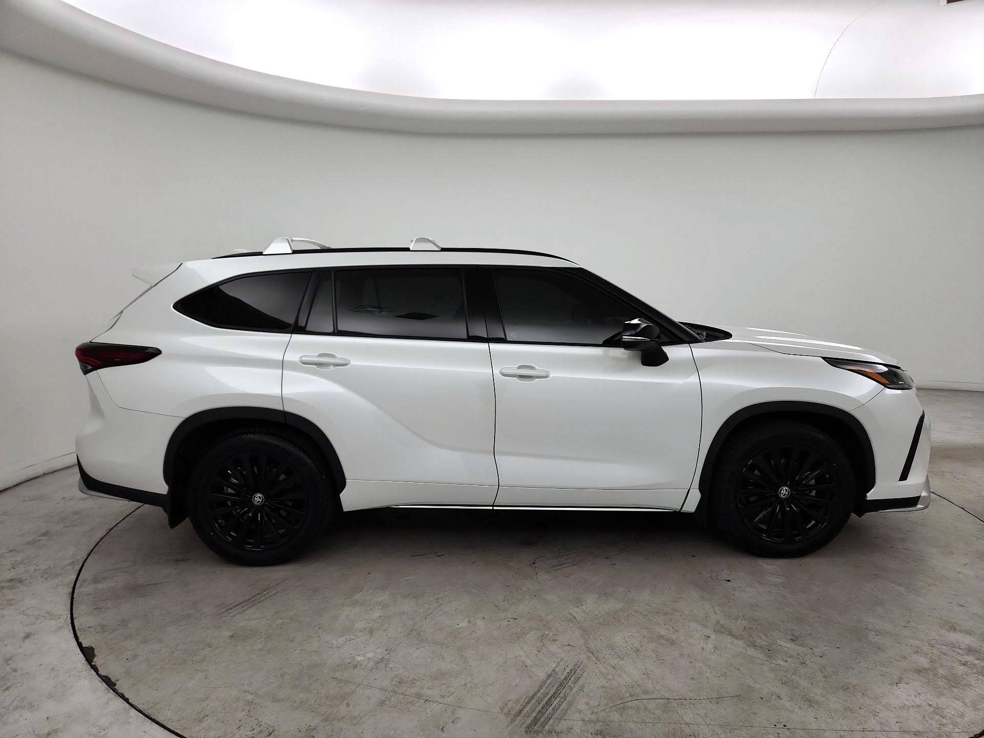 Thumbnail: 2024 Toyota Highlander - 4