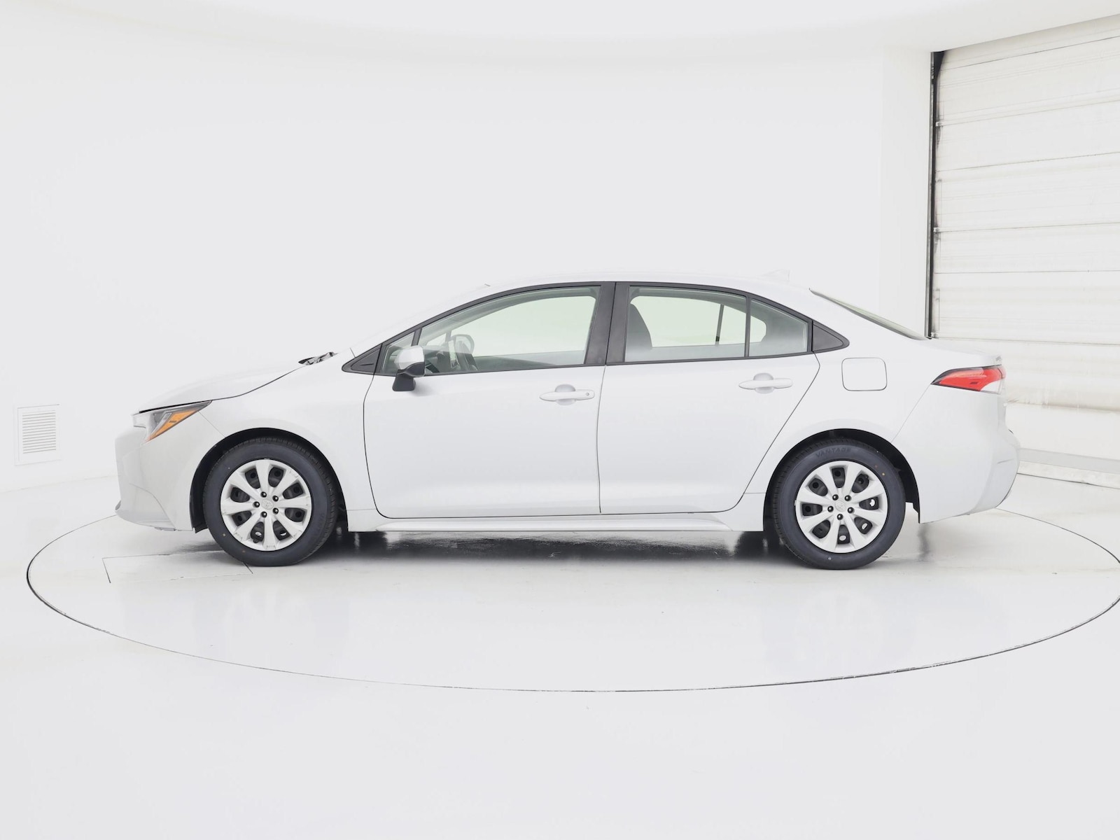 2022 Toyota Corolla LE - Photo 4