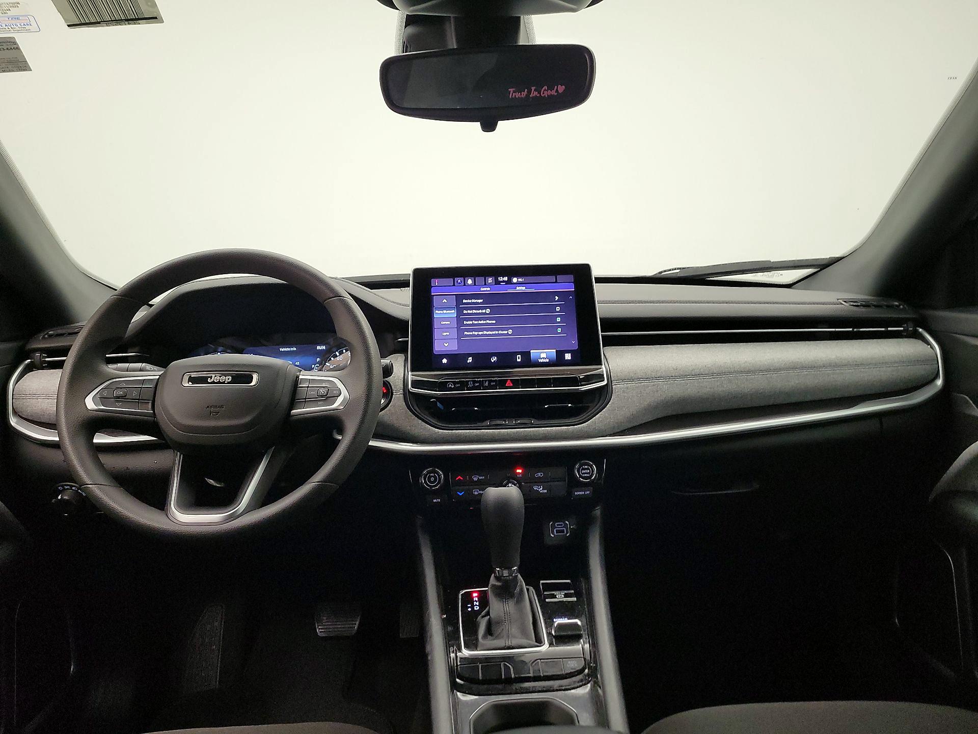 Thumbnail: 2023 Jeep Compass - 9