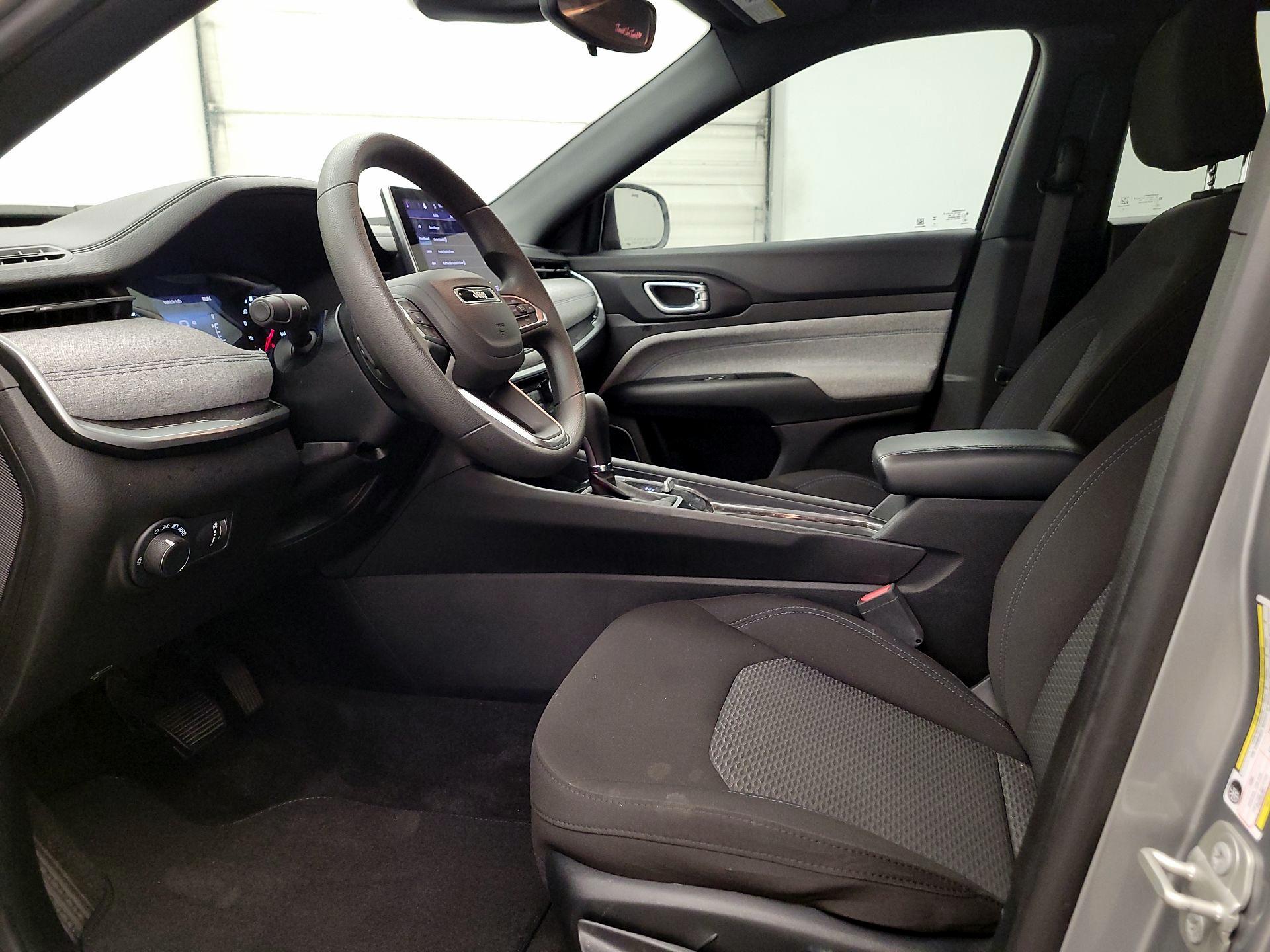 Thumbnail: 2023 Jeep Compass - 11