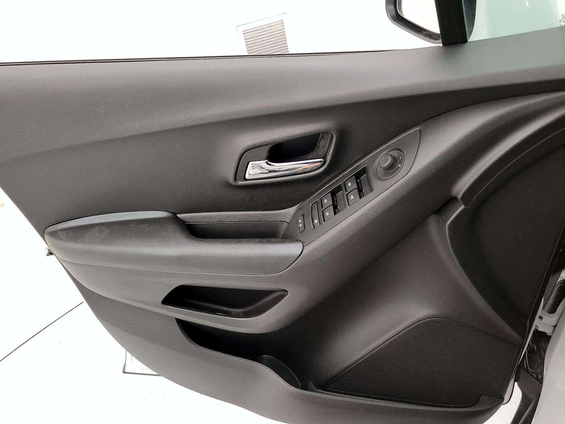 Thumbnail: 2022 Chevrolet Trax - 12